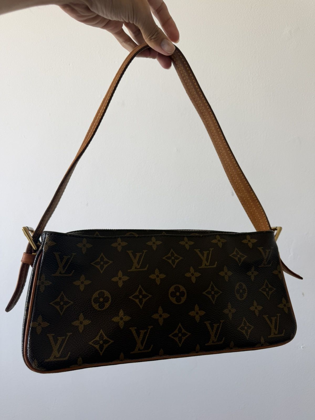 Louis Vuitton Louis Vuitton Monogram Cité Handbag MM Size ONE SIZE - 23 Thumbnail