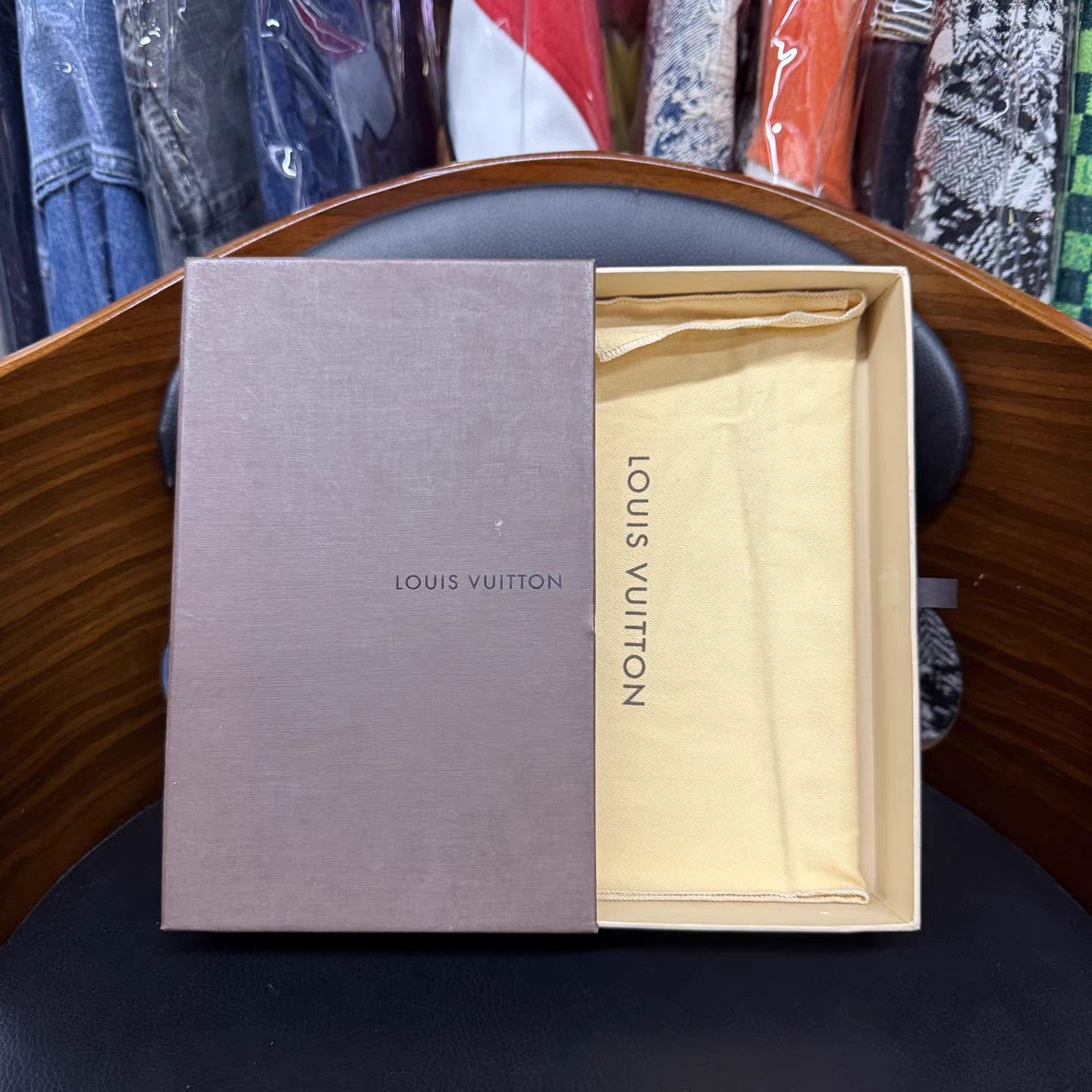 Louis Vuitton Louis Vuitton Gray Long Bi-fold Leather Wallet K15 Size ONE SIZE - 8 Thumbnail