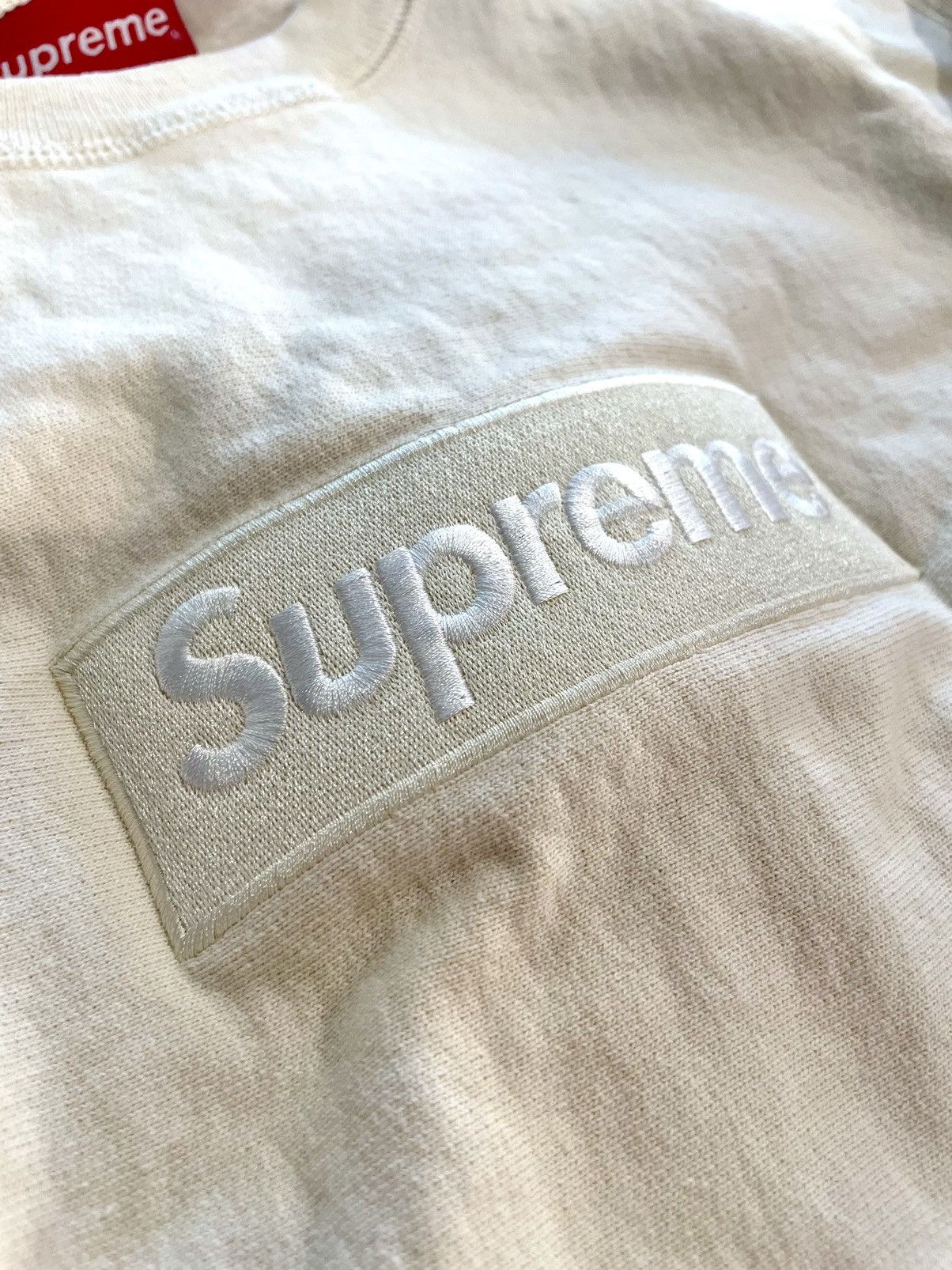 Supreme Cream Box Logo Crewneck Size US M / EU 48-50 / 2 - 3 Thumbnail