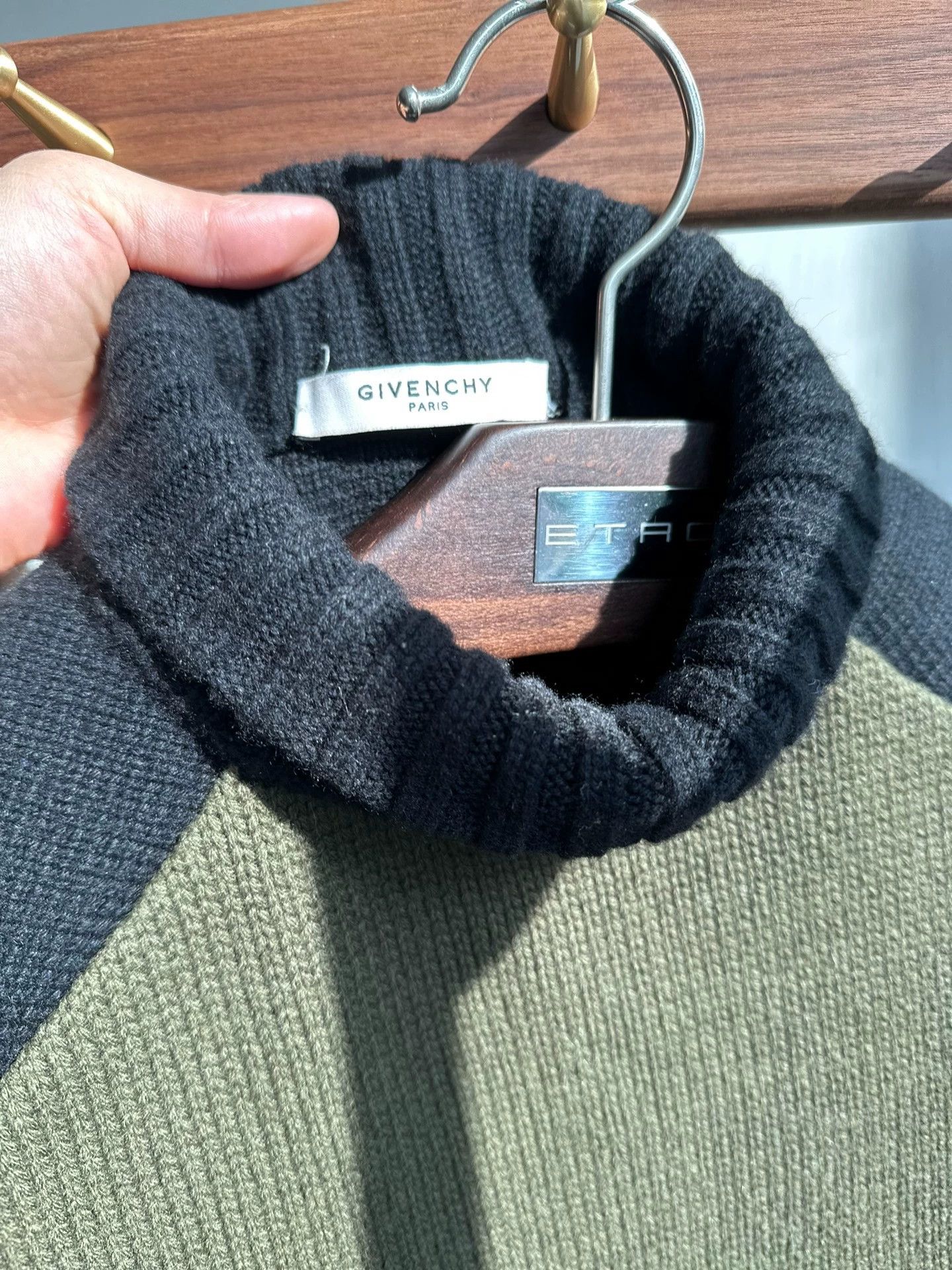 Givenchy Givenchy XS Wool Cashmere Sweater 95+ New Classic Size US XS / EU 42 / 0 - 7 Thumbnail