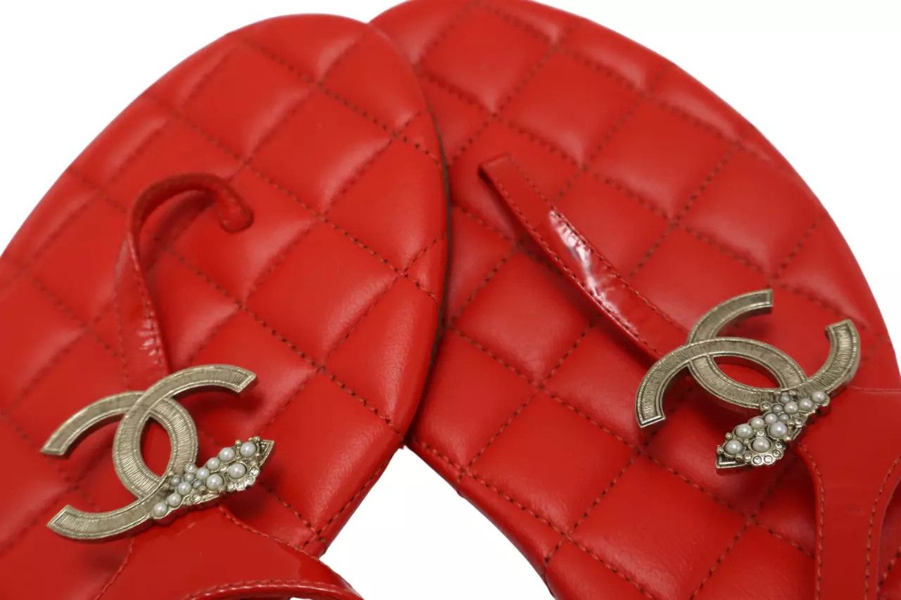 Chanel CHANEL Women's EU 38 Red Patent Leather Flip Flops Sandals Size US 8 / IT 38 - 8 Thumbnail