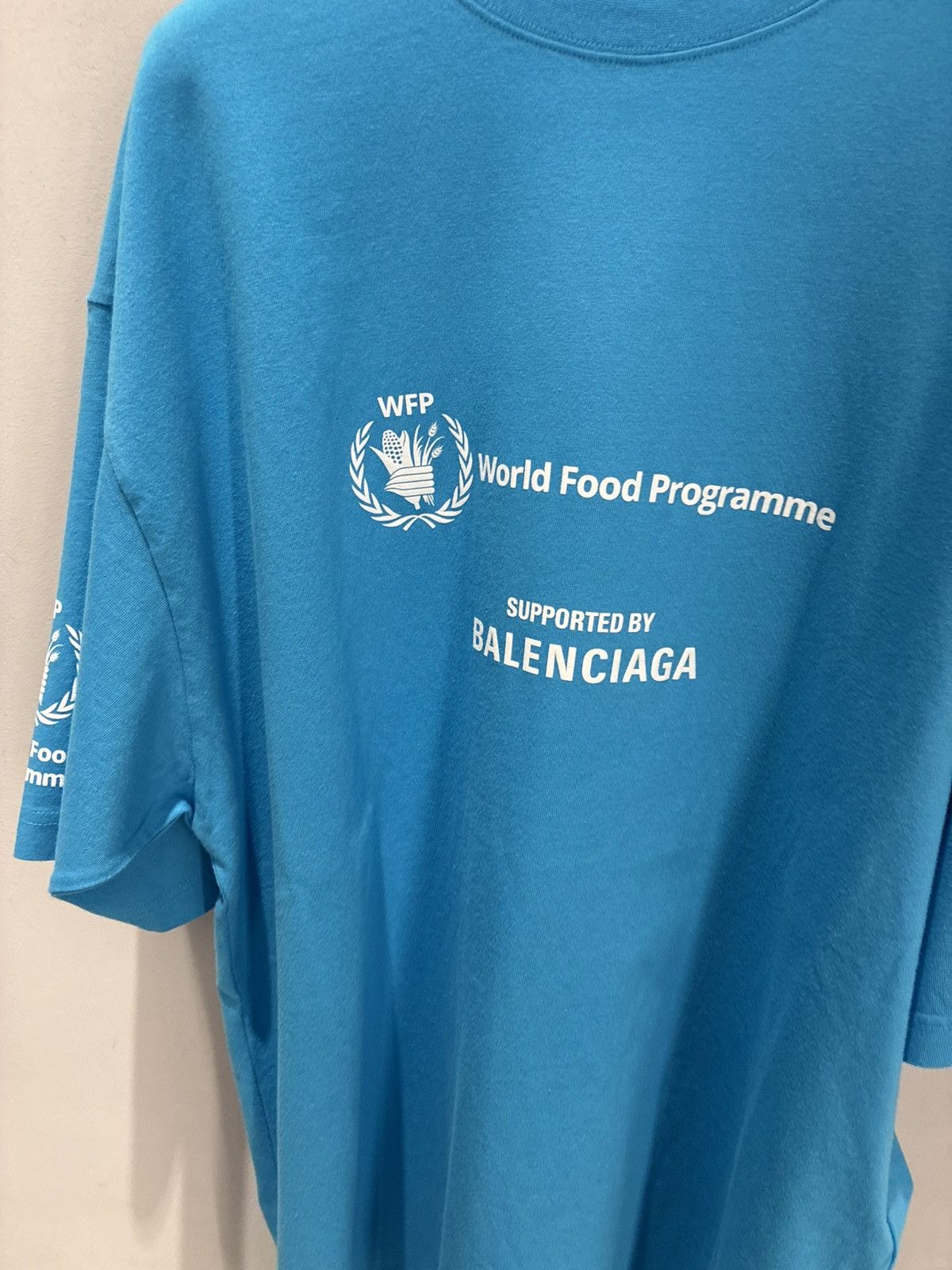 Balenciaga Balenciaga Wfp Charity Tee Size US M / EU 48-50 / 2 - 2 Thumbnail