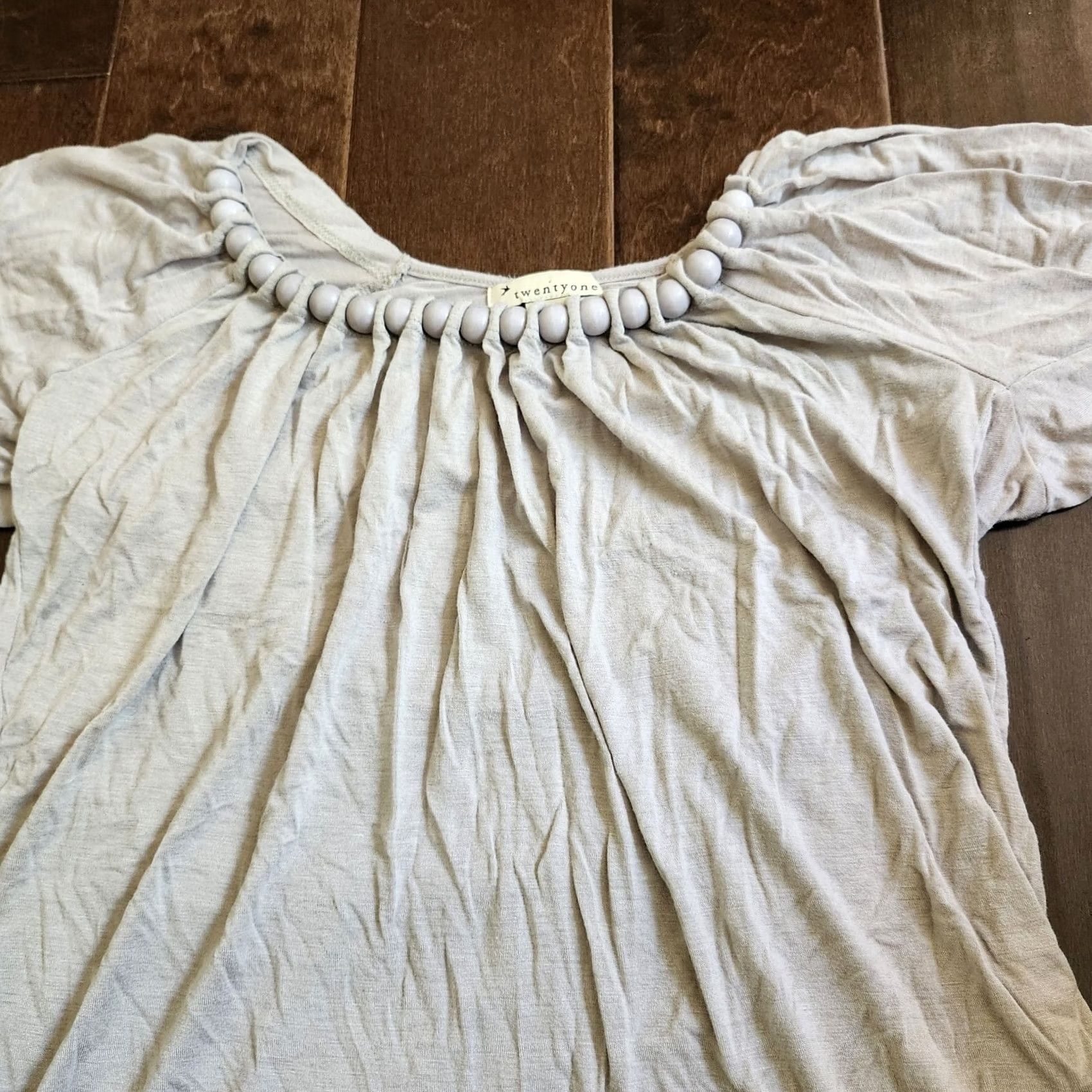 Forever 21 FOREVER 21 Blouse Gray Short Sleeve L Beaded Women's Regular Size Blouse Pregnancy? (No) Size L / US 10 / IT 46 - 6 Thumbnail