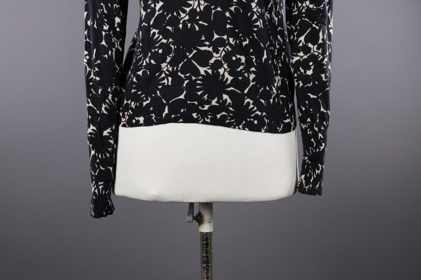Escada Ladies Escada Sport Floral Casual Cardigan Sweater Size S Size S / US 4 / IT 40 - 7 Thumbnail