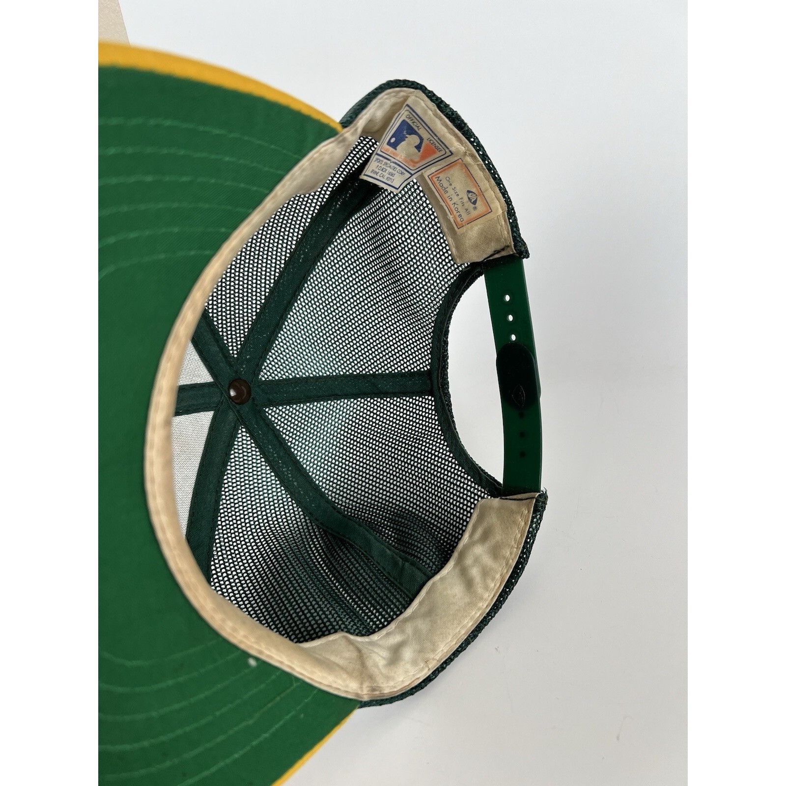 Sports Specialties Vintage Oakland Athletics Sports Specialties Trucker Snapbac Size ONE SIZE - 11 Thumbnail