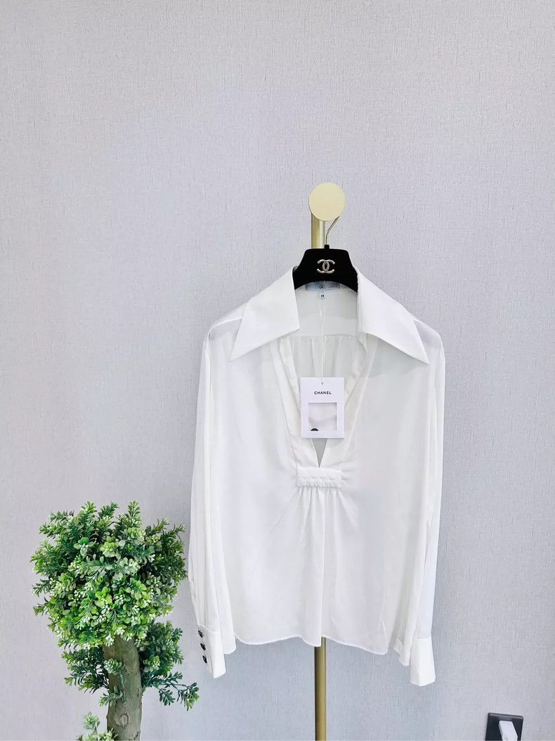 Chanel Chanel 22A Silk V-Neck Button-Up Shirt - dmc Size US M / EU 48-50 / 2 - 1 Thumbnail