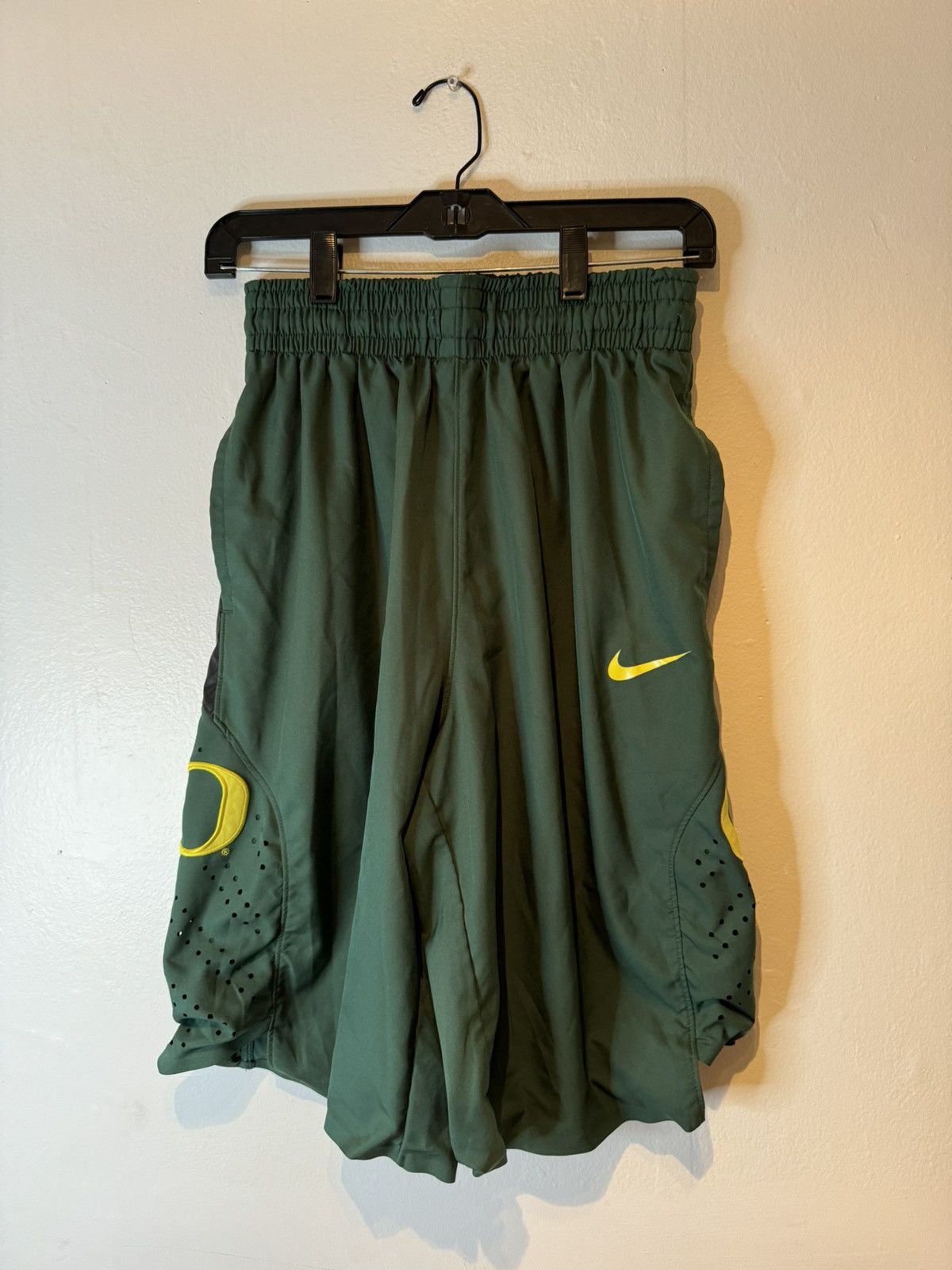 Nike Nike Dri-Fit Oregon Ducks Shorts Men’s Size Small Green Size US 35 - 1 Thumbnail