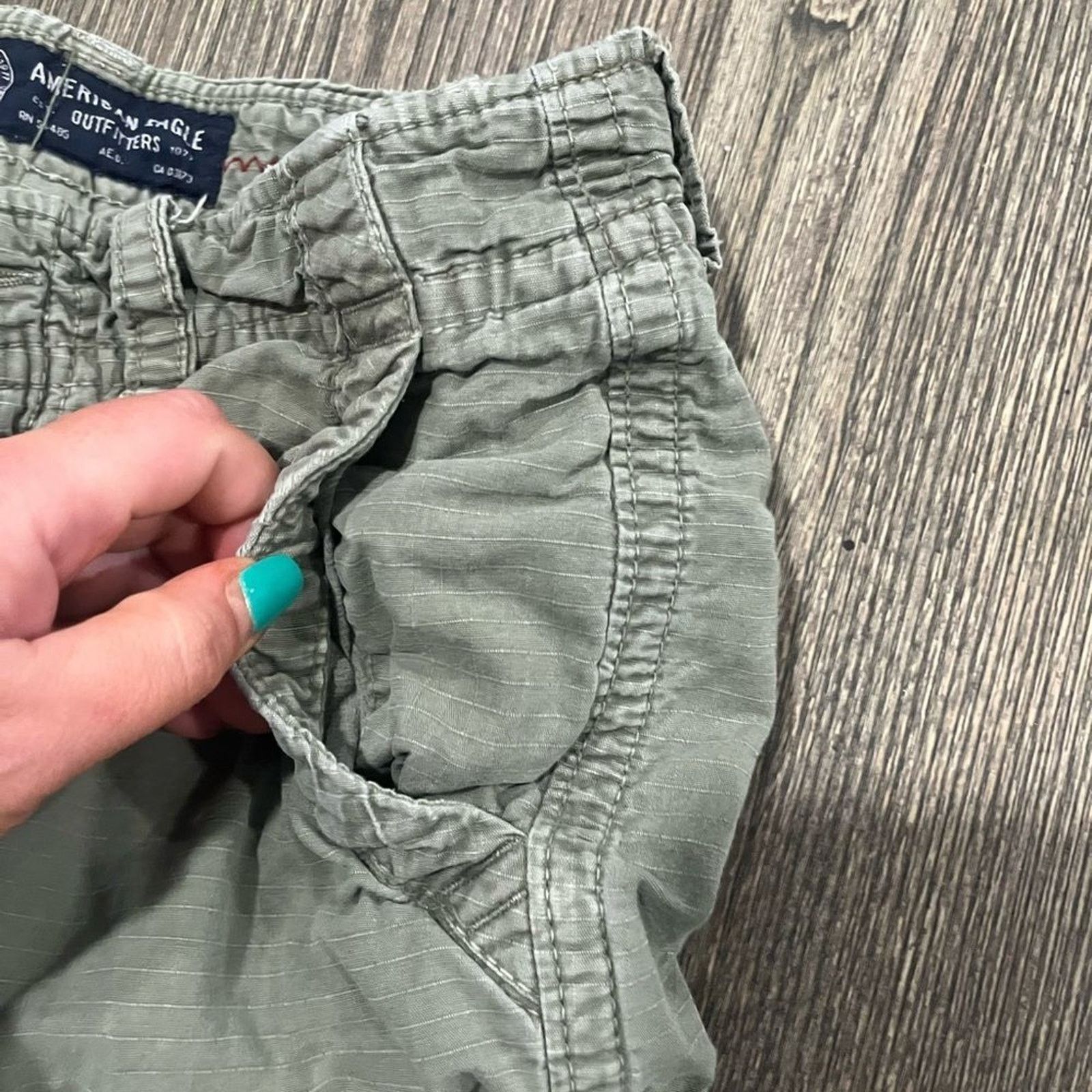 American Eagle Outfitters American Eagle Longer Length Cargo Shorts Mid Rise Green 28 Size US 28 / EU 44 - 3 Thumbnail