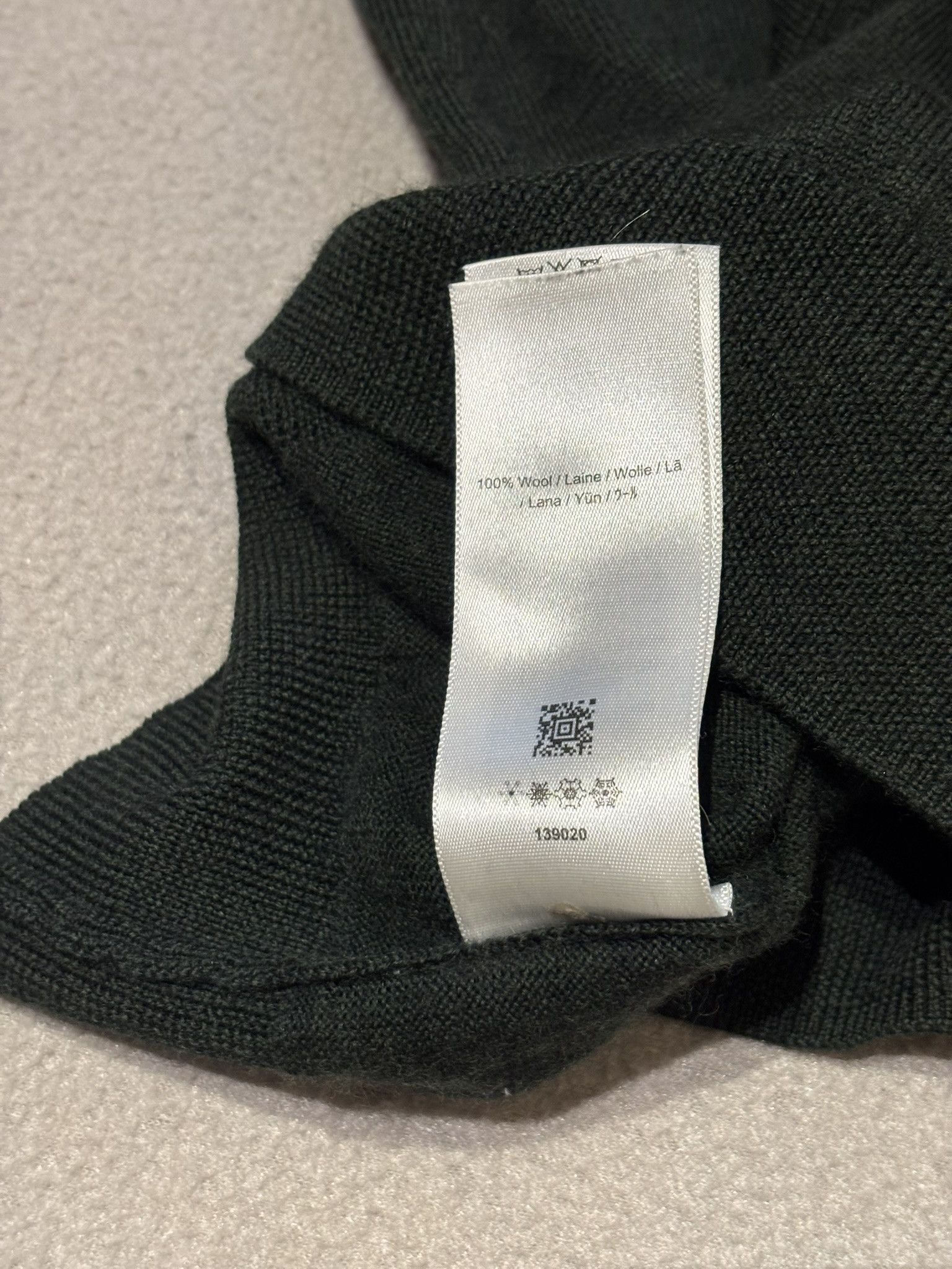 Fred Perry Fred Perry V-neck sweater 100% Wool size M Size US M / EU 48-50 / 2 - 17 Thumbnail