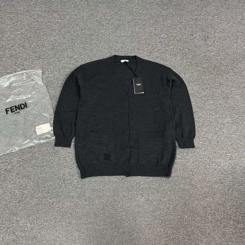 Fendi Fendi Double F embroidered logo wool knit cardigan Size XS / US 0-2 / IT 36-38 - 2 Thumbnail