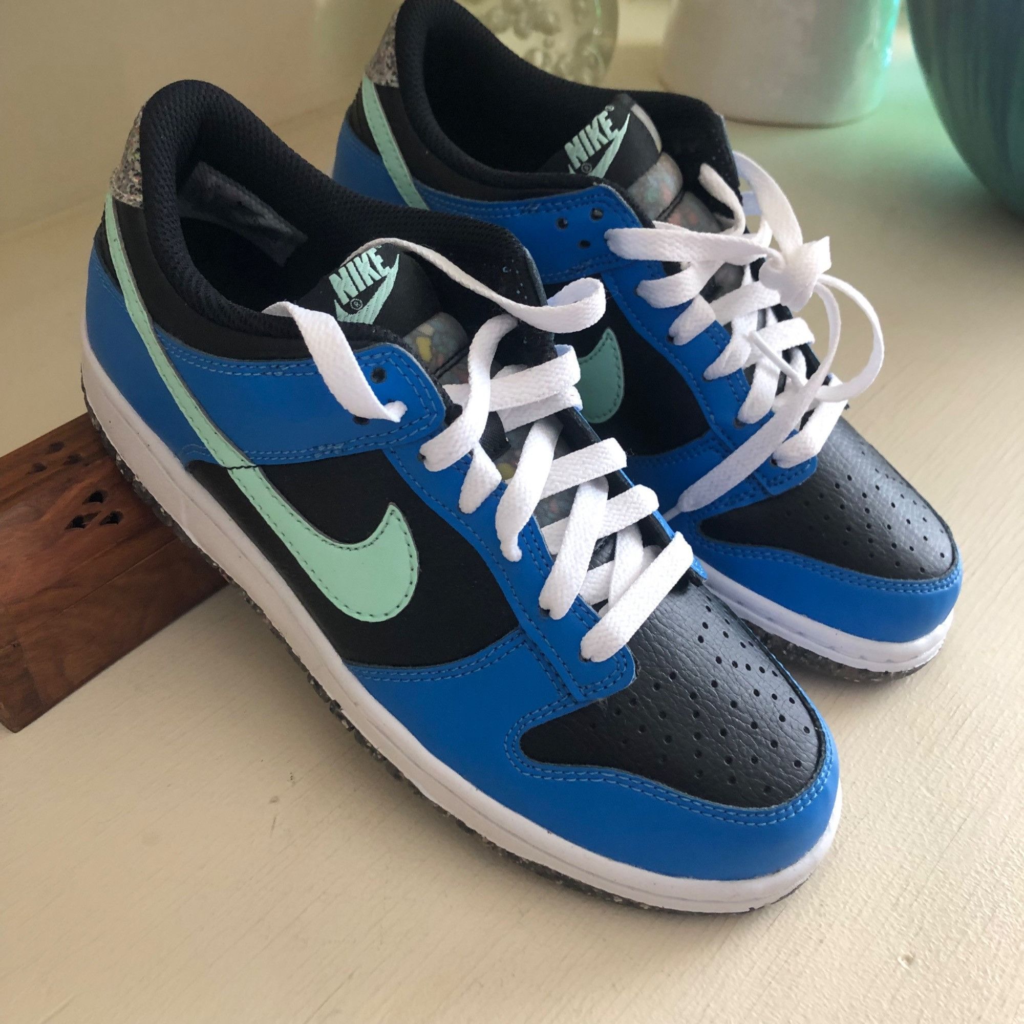 Nike NIB NIKE Dunk Low SE GS E Black Mint Foam Blue Size 6Y (7.5/ Size US 6 / EU 39 - 1 Thumbnail