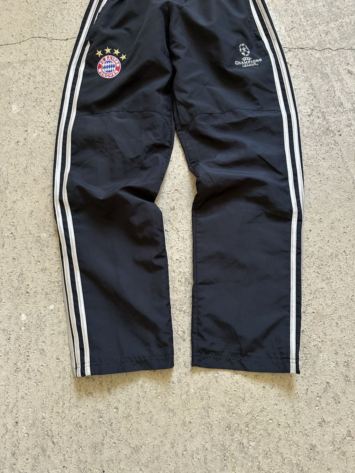 Adidas Vintage Adidas Suit UEFA FC BUYERN MUNCHEN Black size - S Size 46L - 11 Thumbnail