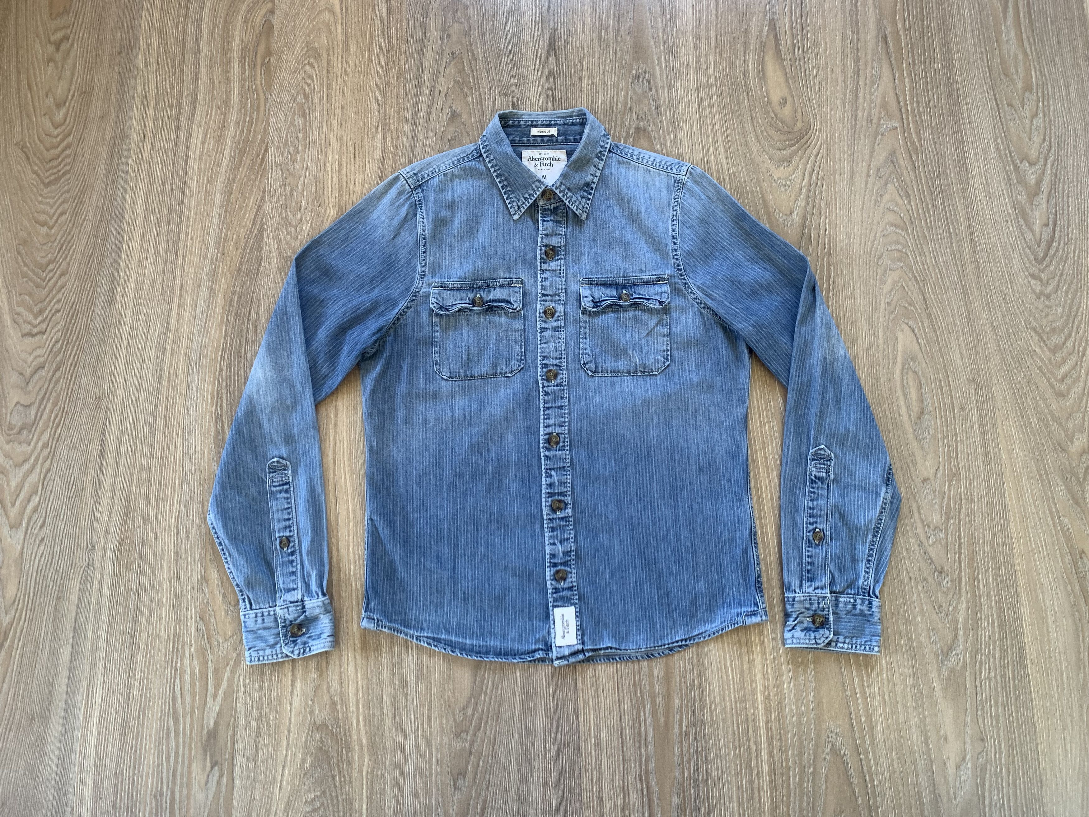 Abercrombie & Fitch Abercrombie & Fitch Denim Button Up Shirt Size US M / EU 48-50 / 2 - 1 Thumbnail