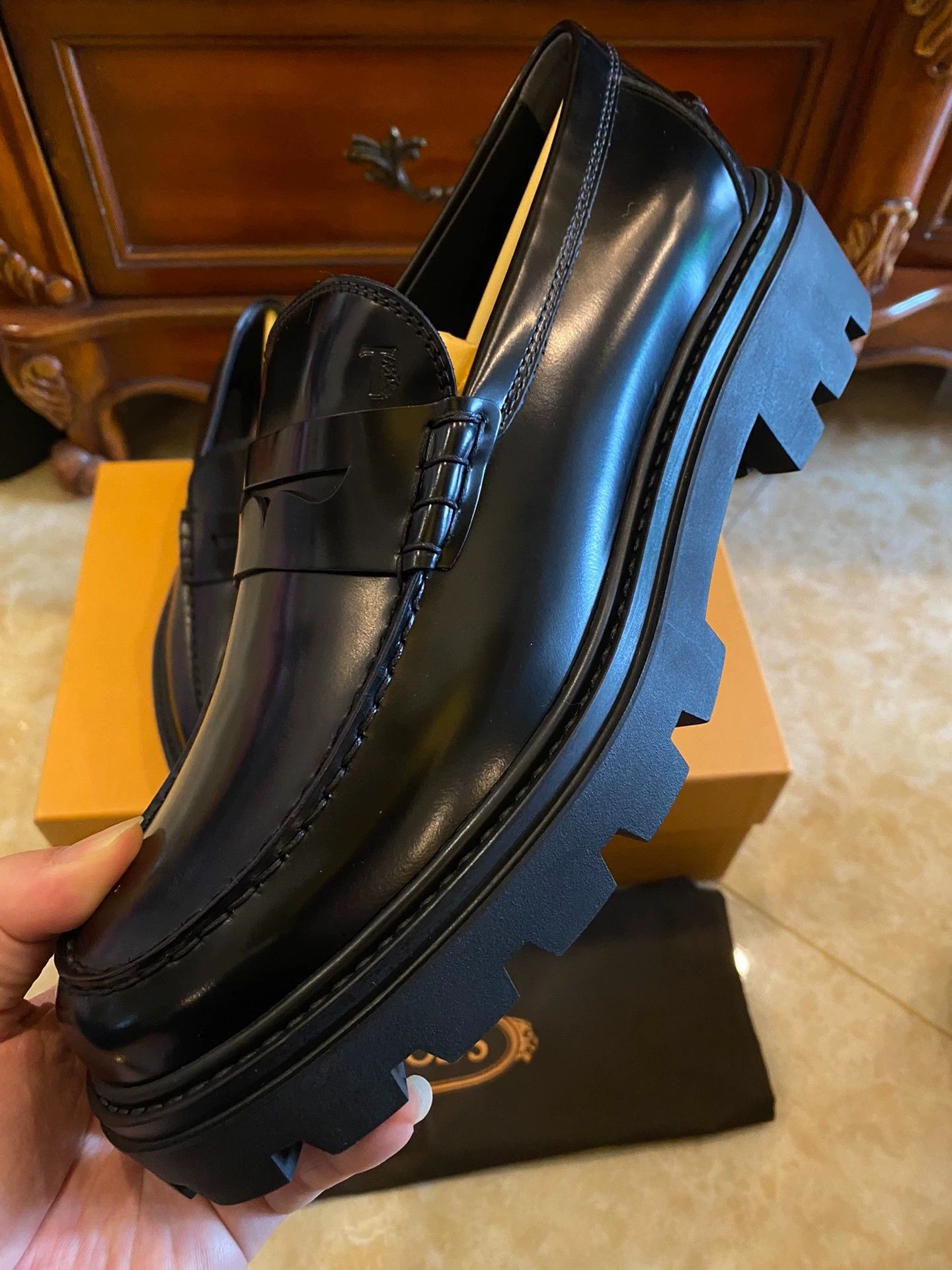 Tod's TOD'S Gommino Slip-On Loafer (New, Size 7/8) Size US 7 / EU 40 - 1 Thumbnail