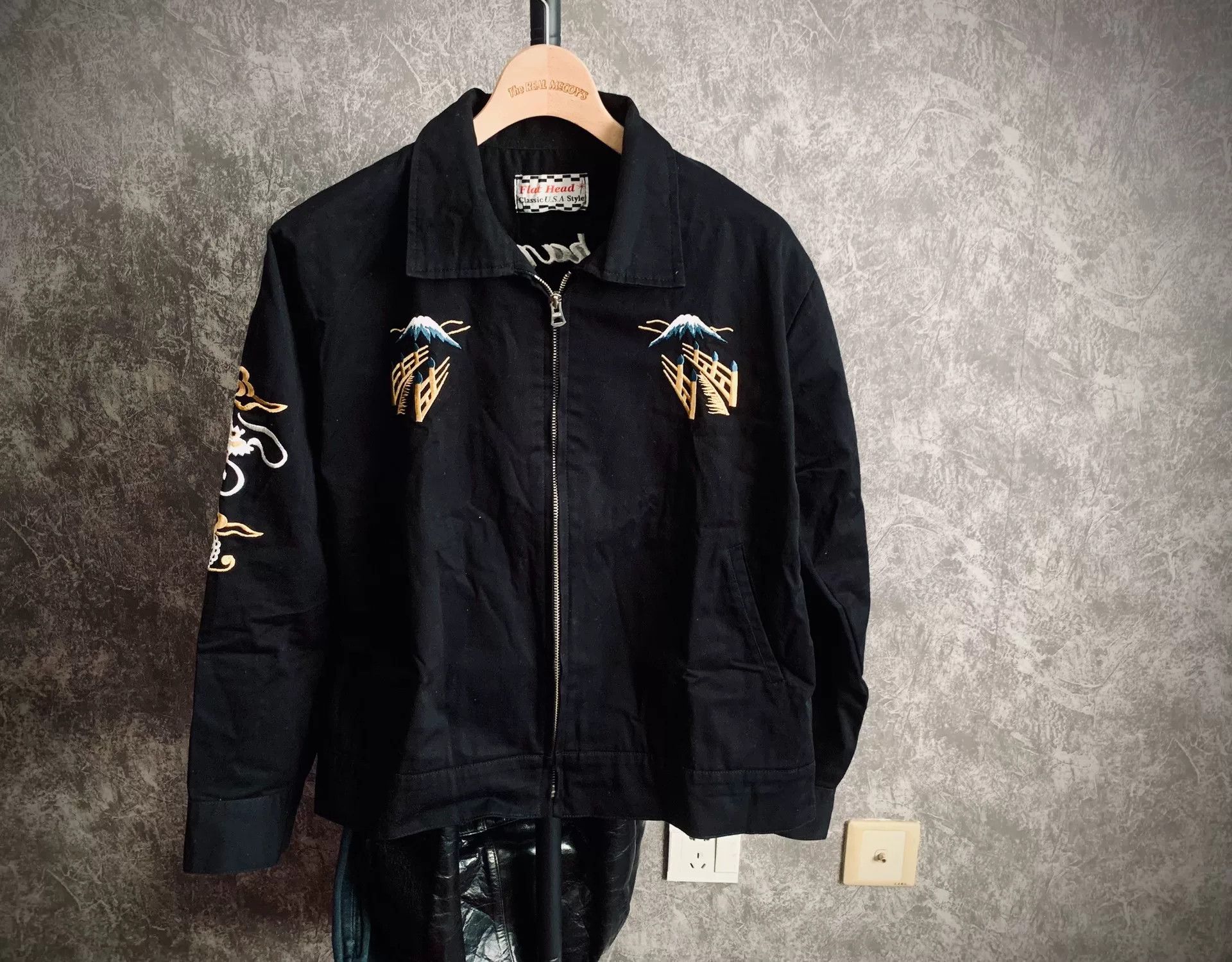 flat head embroidered jacket in black