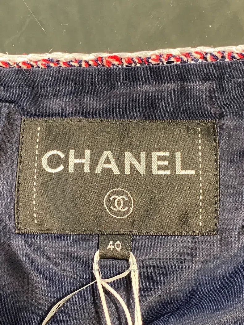 Chanel Chanel 20-year-old silver sequin glitter jacket Size S / US 4 / IT 40 - 4 Thumbnail