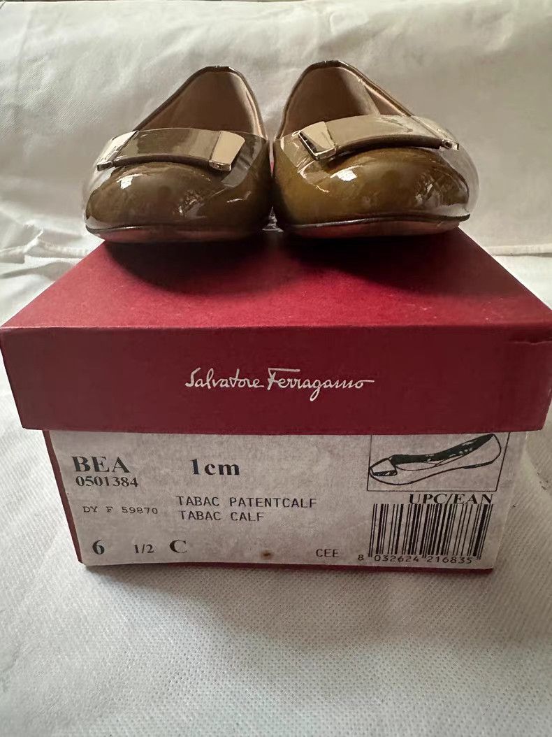 Salvatore Ferragamo Ferragamo Patent Leather Flats Q9 Size US 7 / IT 37 - 1 Thumbnail