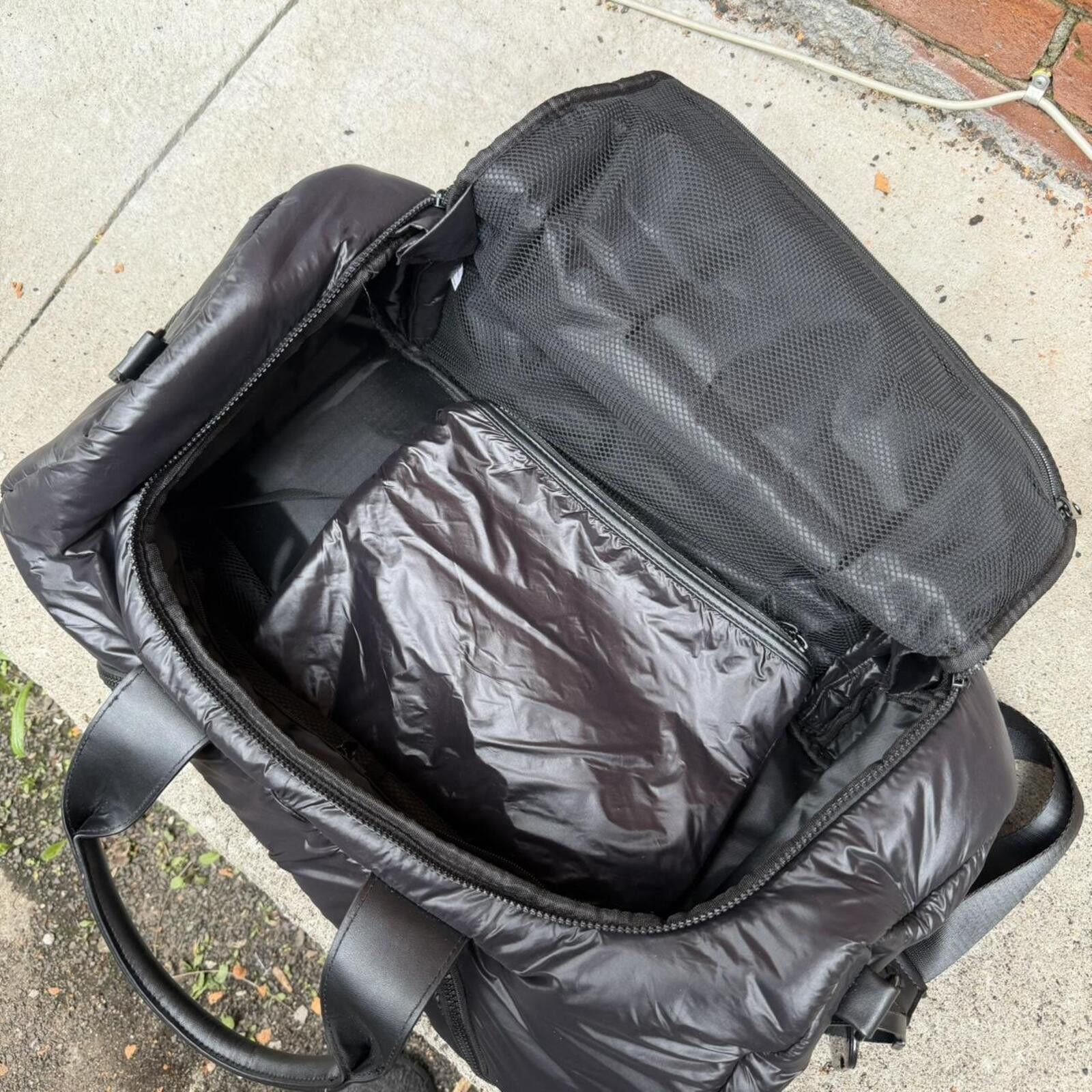 Other Joan & David black puffer nylon quilted weekender duffle bag Size ONE SIZE - 7 Thumbnail
