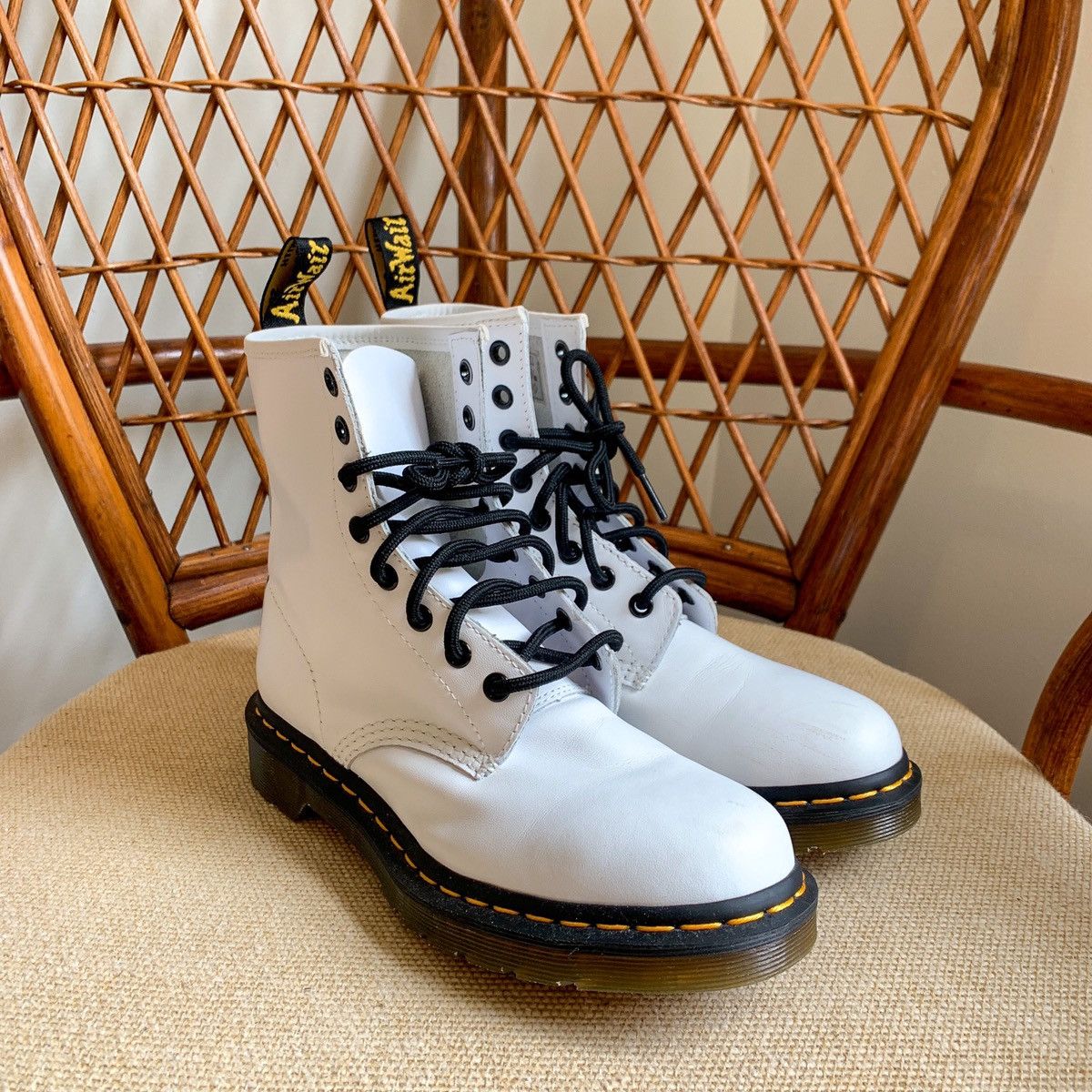 1460 dr martens white