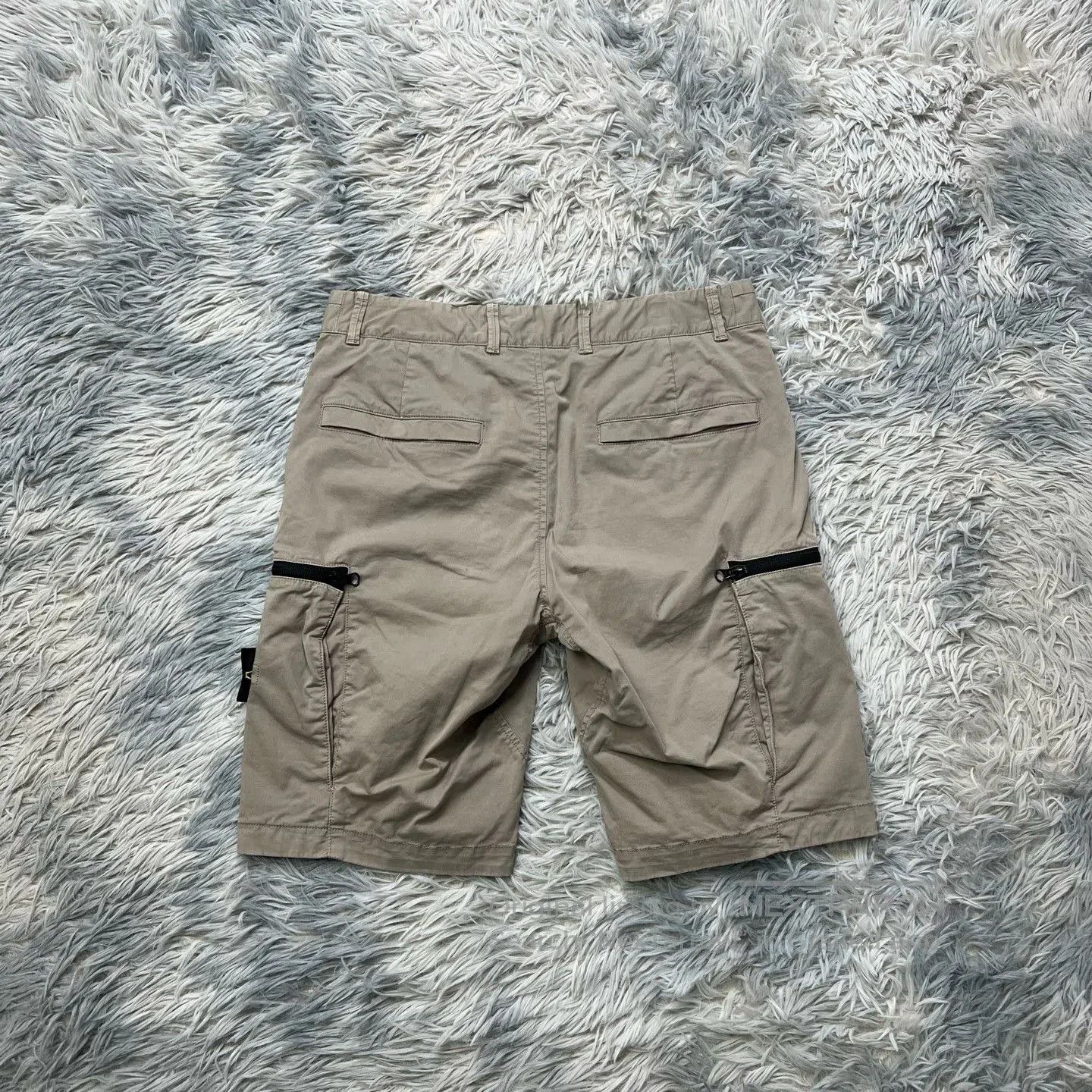 Stone Island Stone Island Shorts Size 30. Size US 30 / EU 46 - 2 Thumbnail