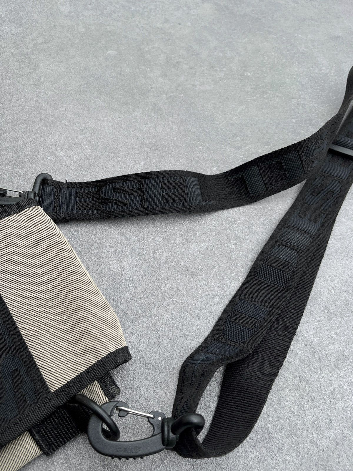 Diesel × Japanese Brand 🔥2000’s DIESEL Big Logo Crossbody Bag Size ONE SIZE - 14 Thumbnail
