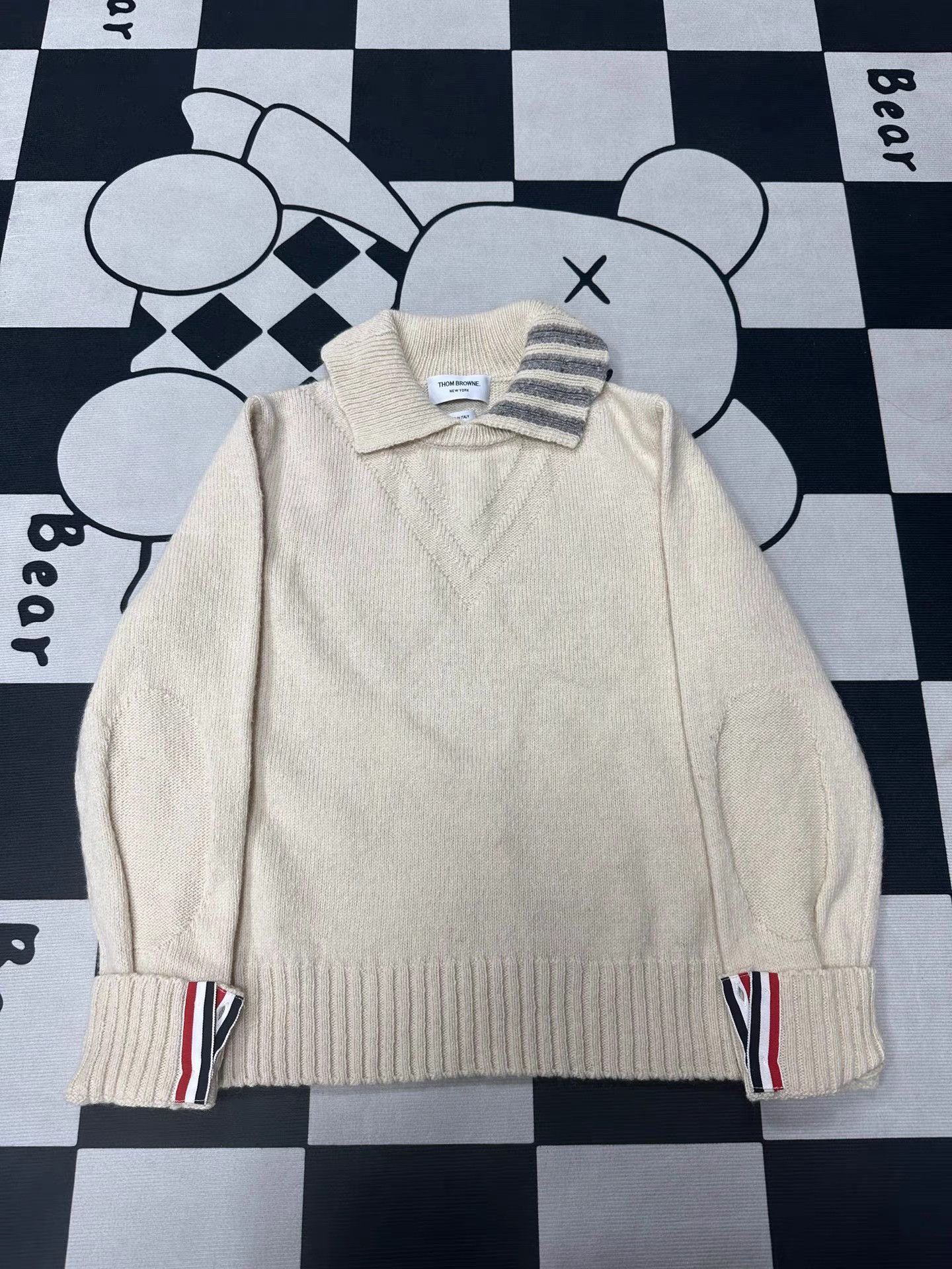 Thom Browne White Collared Sweater with Striped Cuffs Size US S / EU 44-46 / 1 - 1 Thumbnail