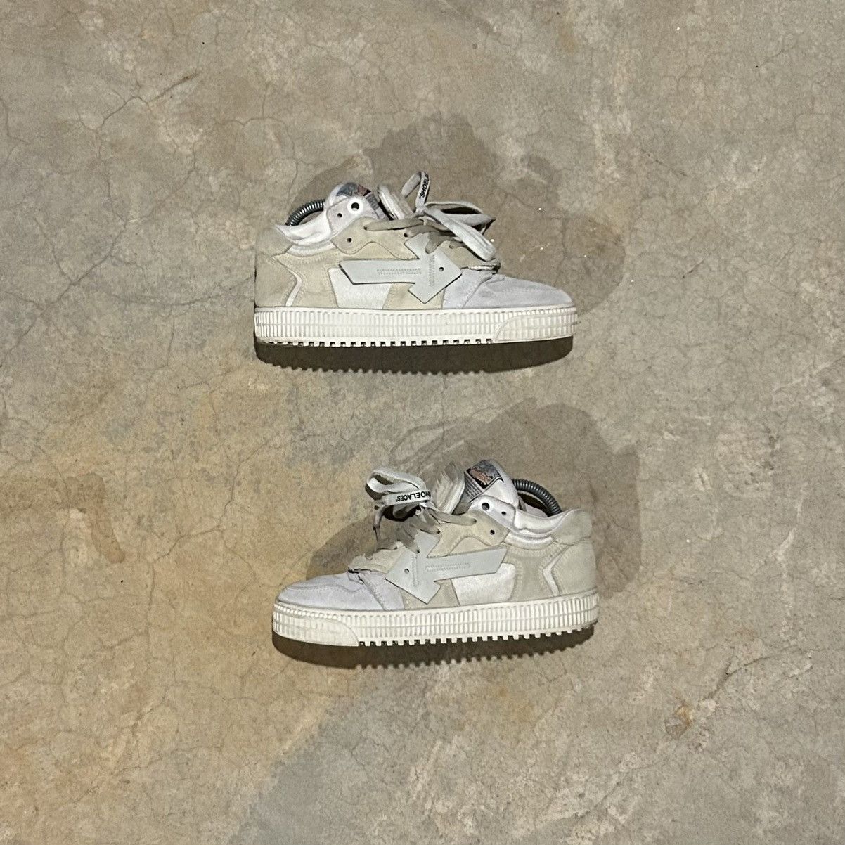 Designer × Off-White Off-White Off Court 3.0 Floating Arrow Sneakers US 5 Size US 5 / EU 37 - 1 Thumbnail