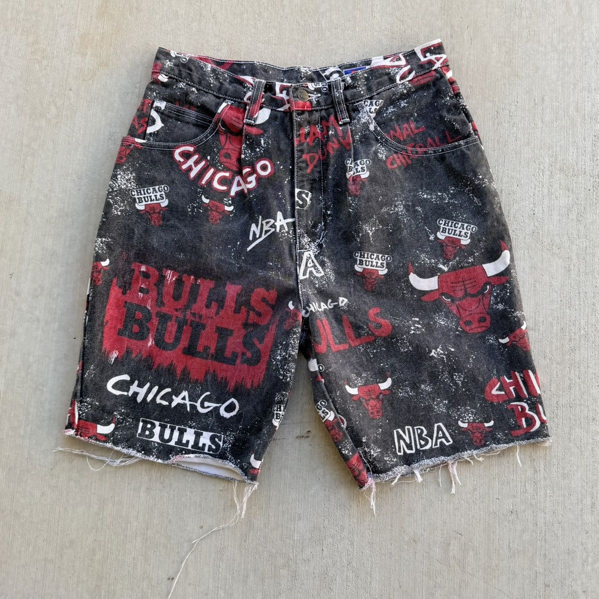 Pro Player Vintage Chicago Bulls Jean Shorts Pro Player All Over Print Size US 31 - 1 Thumbnail