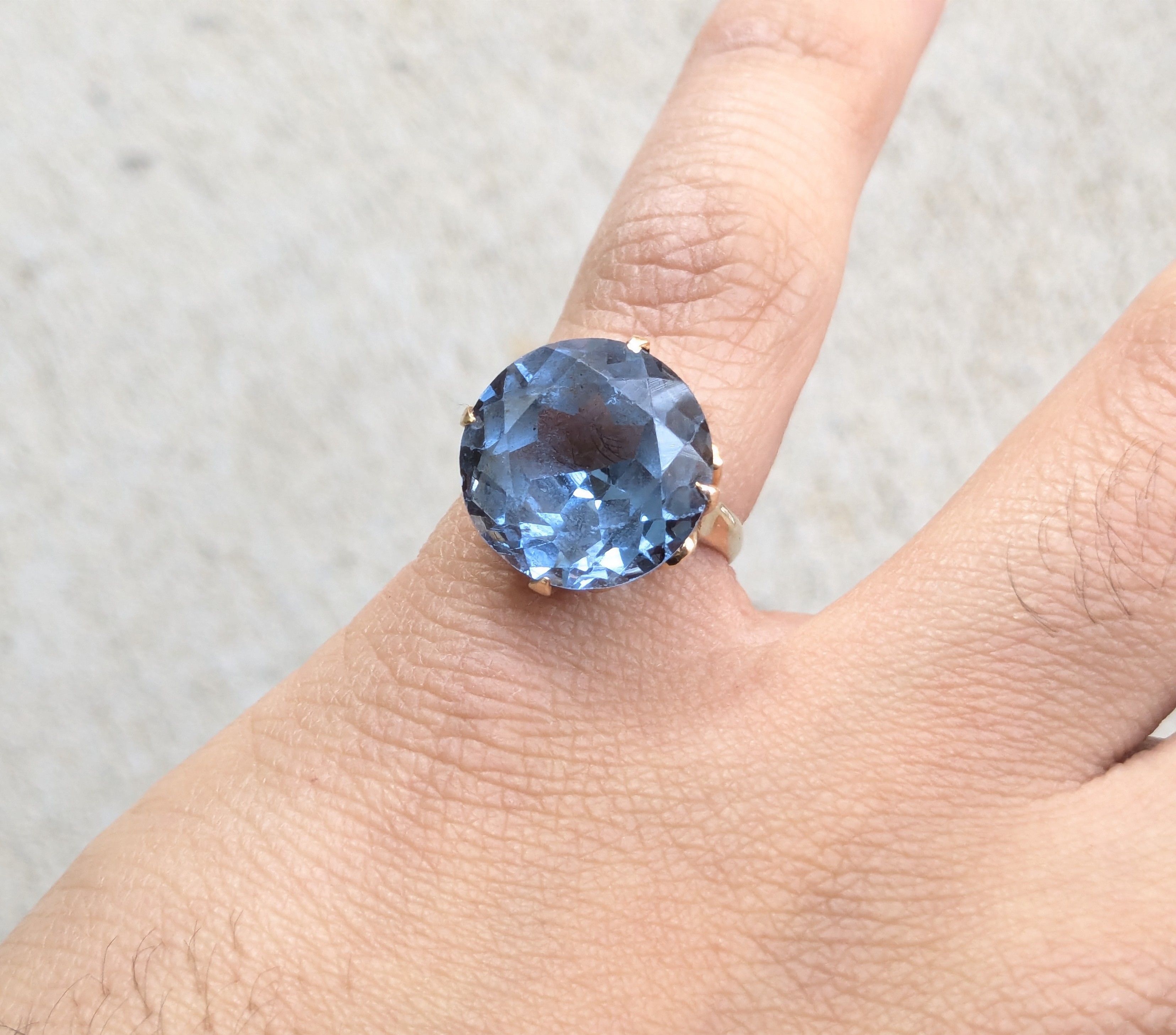 Vintage 14k Gold Ring Blue Topaz 7.25 Round Cocktail Size ONE SIZE - 10 Thumbnail