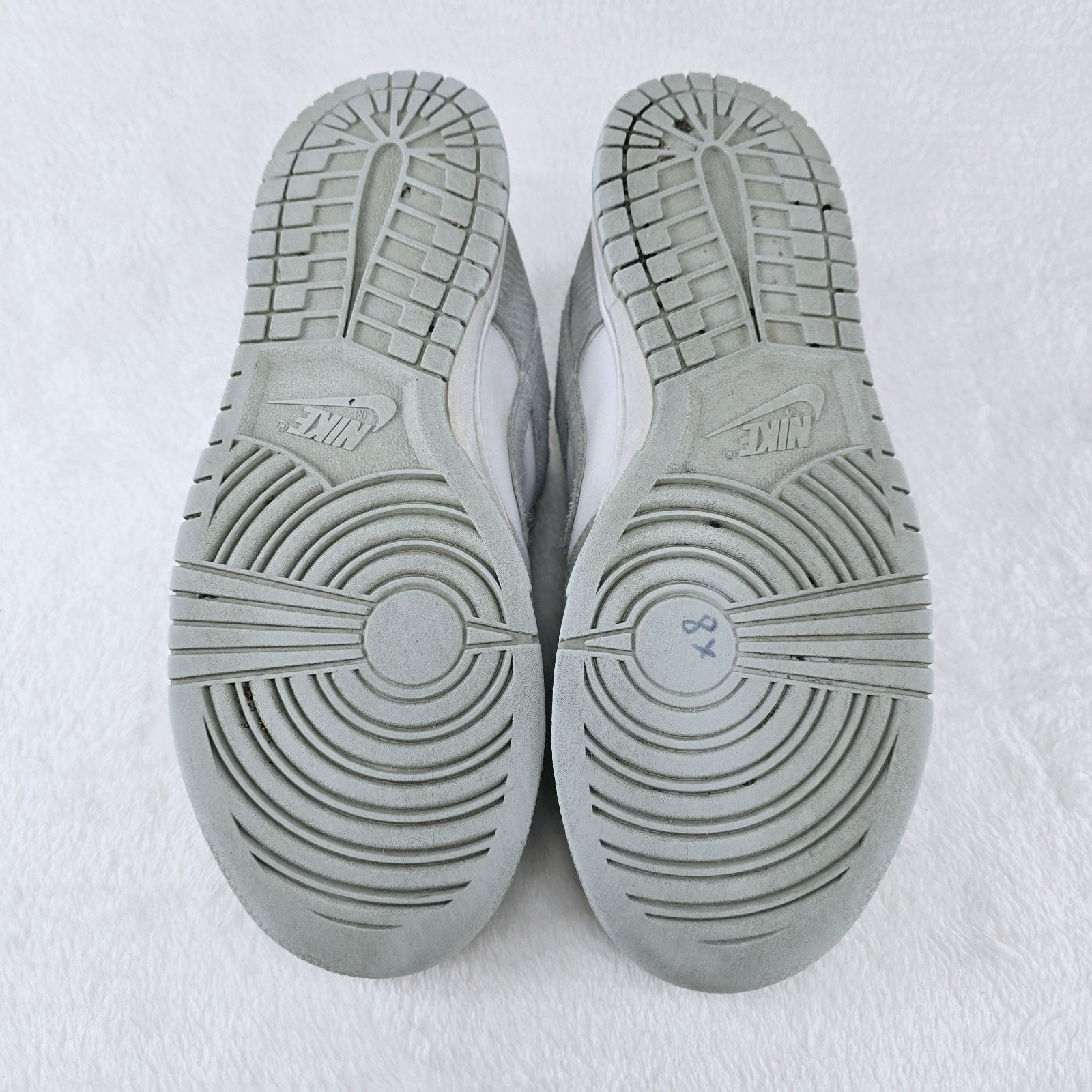 Nike Size 9- Nike Dunk Low Light Silver Corduroy Womens Shoes Size US 9 / IT 39 - 6 Thumbnail