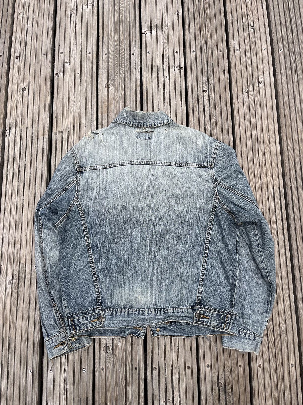 Vintage Vintage Destressed denim jacket Size US M / EU 48-50 / 2 - 3 Thumbnail