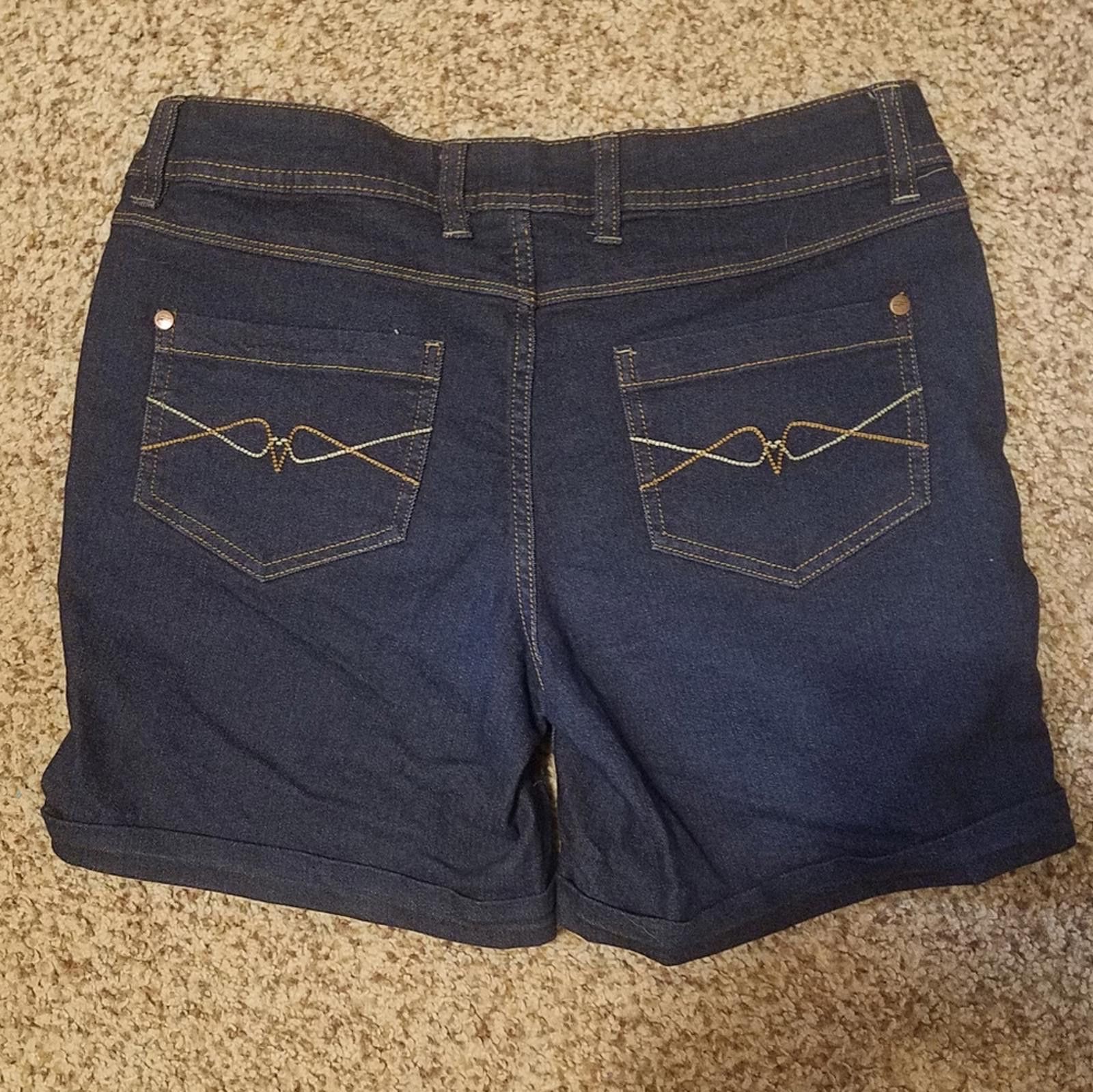Designer esmara Jean's Wear Denim Shorts Size 12 Size 34" / US 12 / IT 48 - 1 Thumbnail