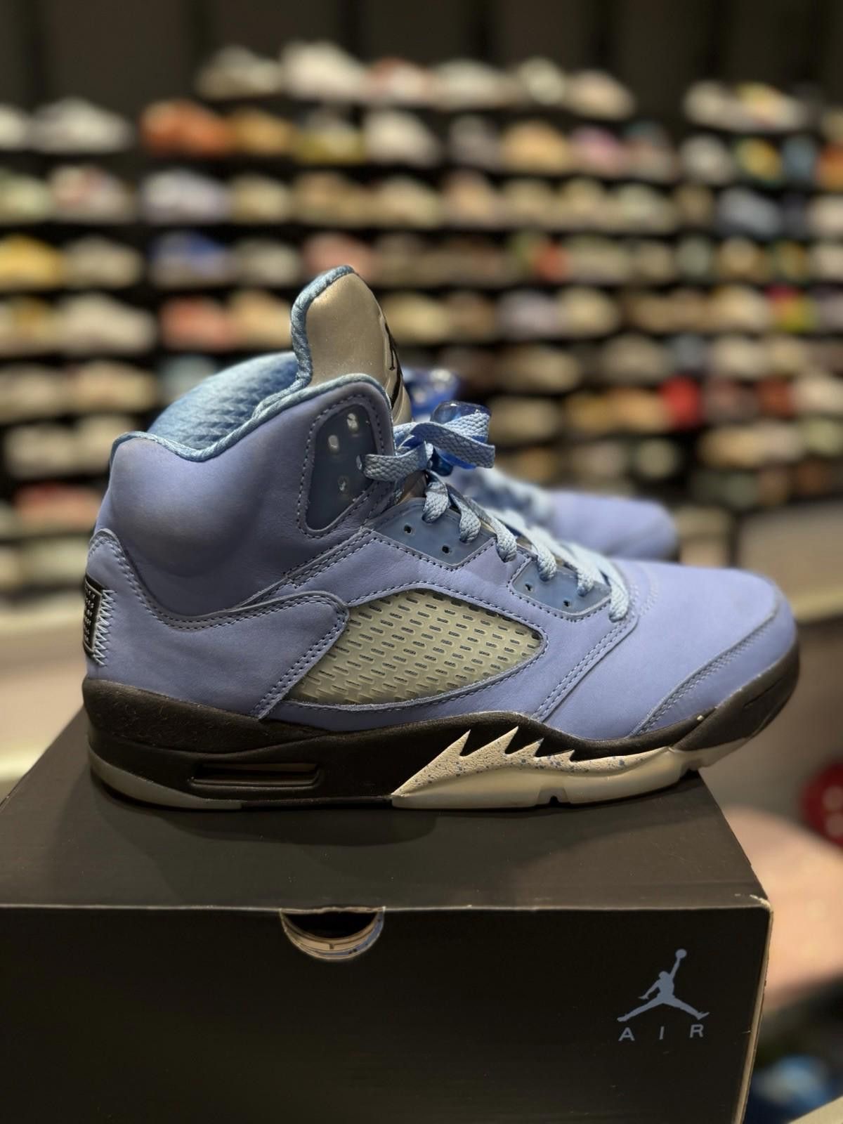 Jordan Brand Jordan 5 Retro SE UNC University Blue Sneakers Size 9.5 Size US 9.5 / EU 42-43 - 2 Thumbnail