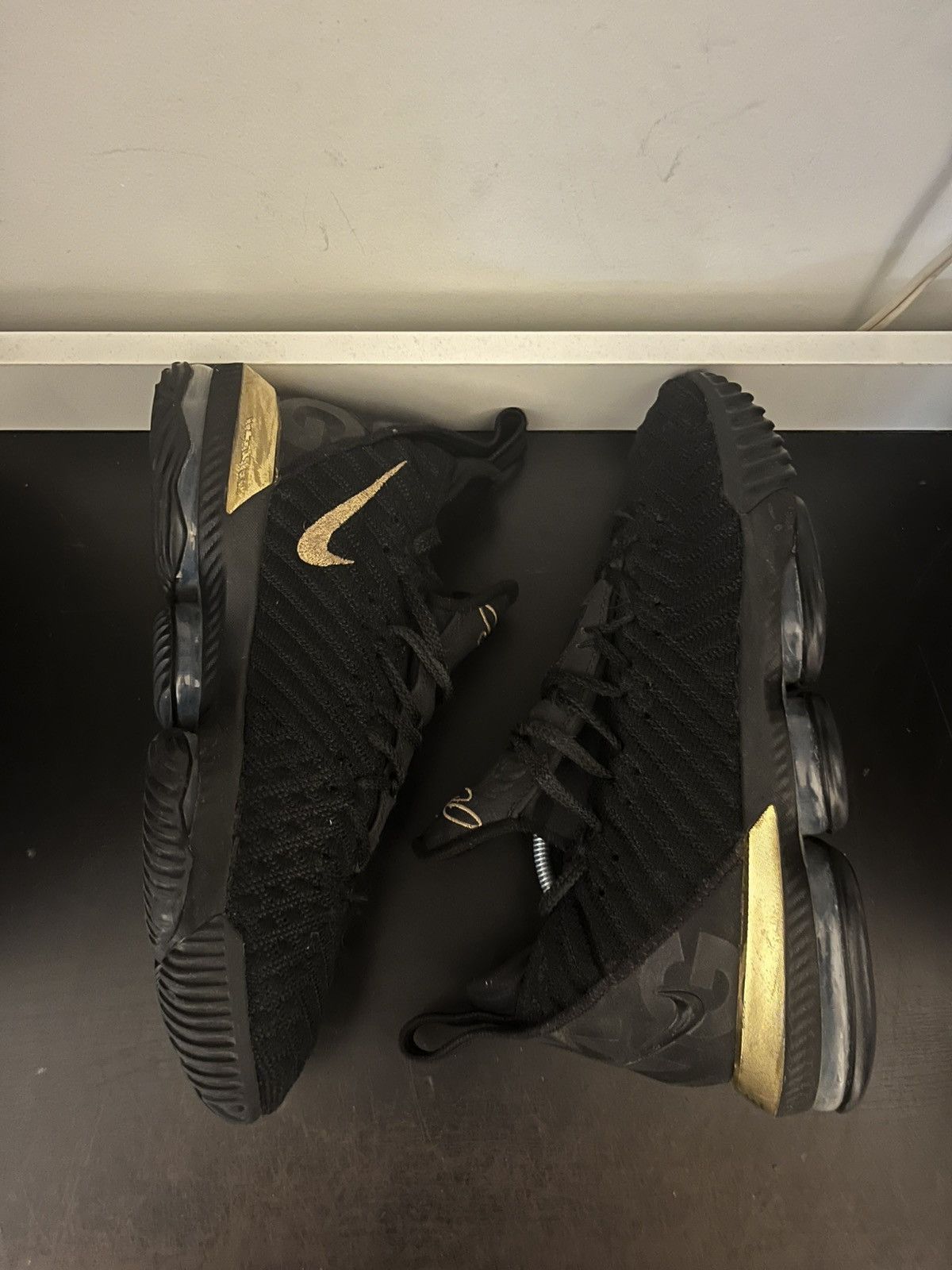 Nike Nike Lebron 16 I’M King Gold Men’s 8.5 BQ5969-007 Size US 8.5 / EU 41-42 - 2 Thumbnail