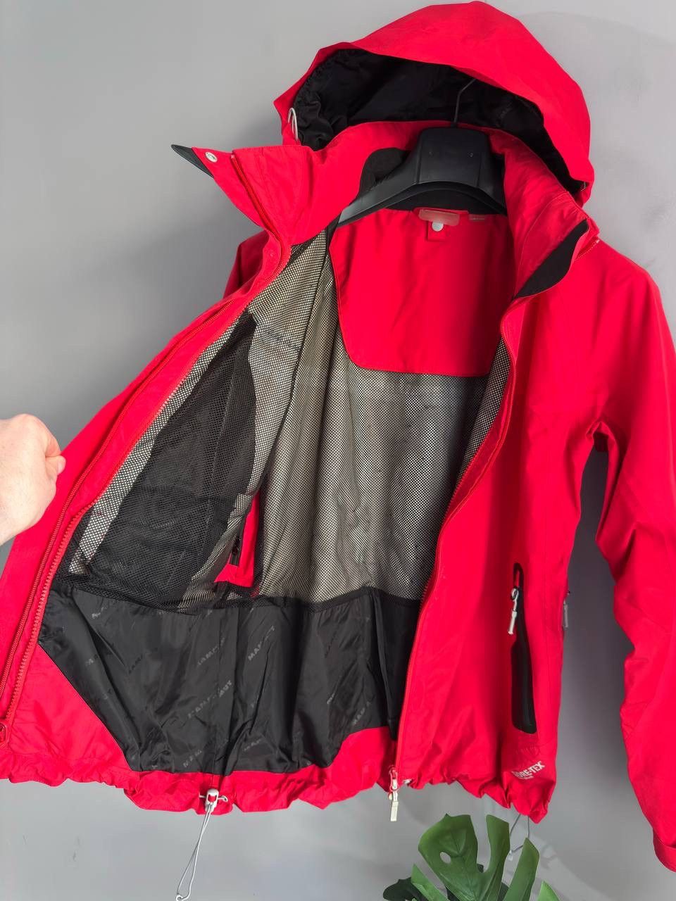 Mammut Mammut GORE TEX Pro Shell Women's Waterproof Jacket, Size L Size US L / EU 52-54 / 3 - 11 Thumbnail