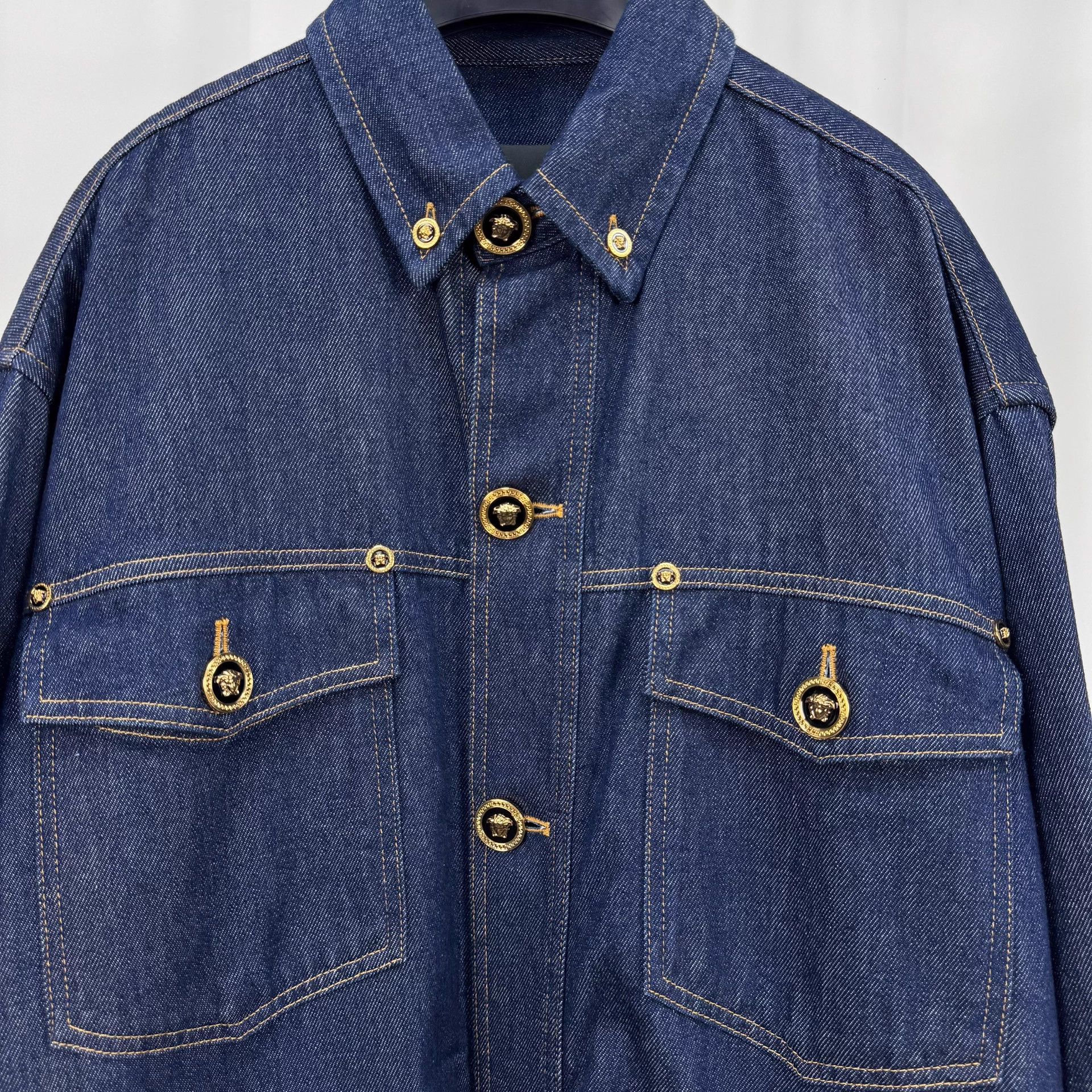 Versace Versace 25ss Denim Shacket Medusa G Buckle 48 EU New Size US M / EU 48-50 / 2 - 3 Thumbnail