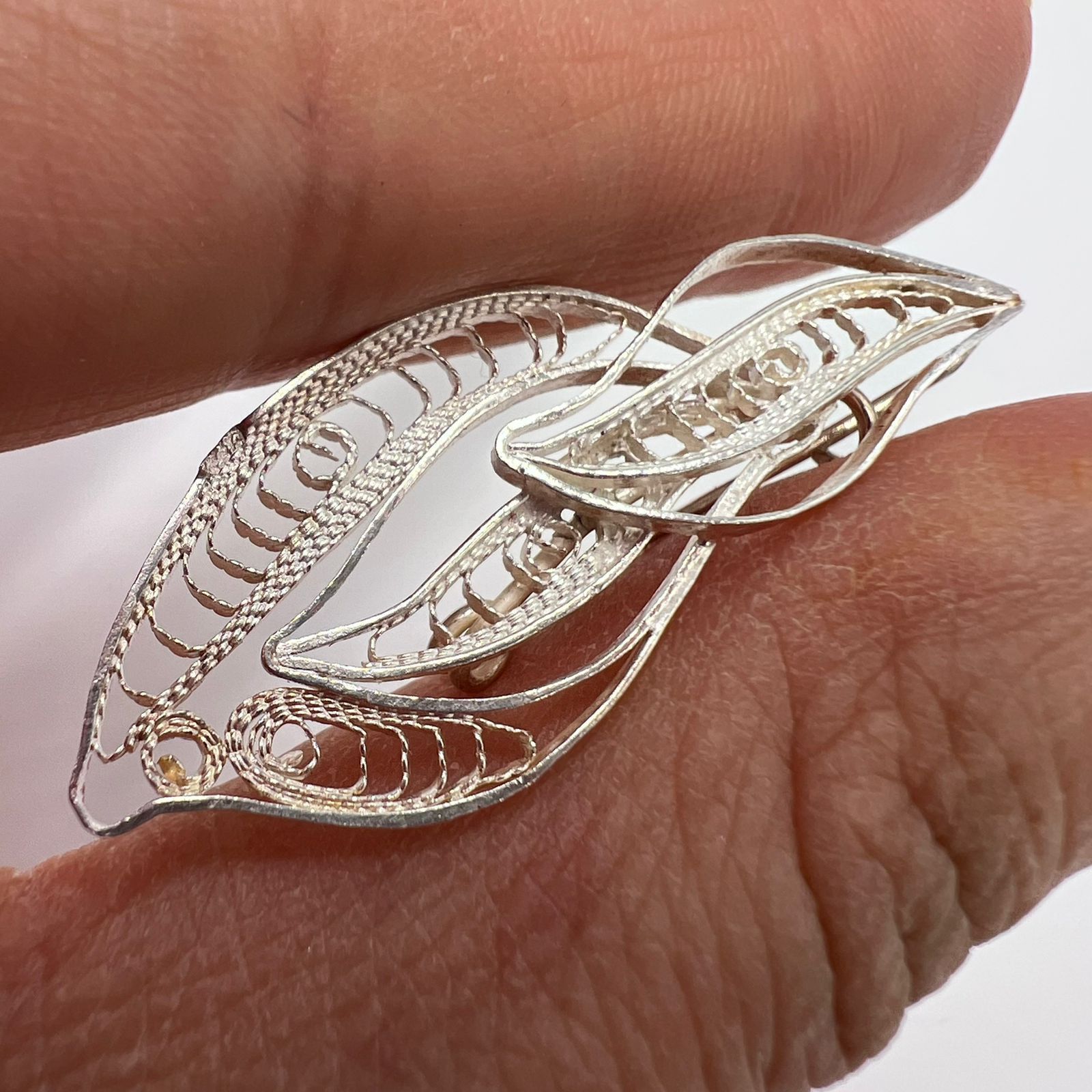 Vintage Retro Vintage 960 Silver Filigree Leaf Brooch Handmade Size ONE SIZE - 7 Thumbnail