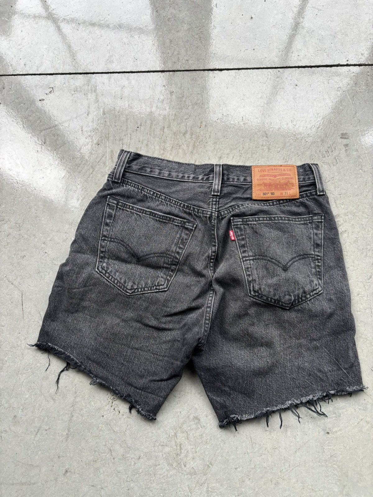 Levi's Levis Cutoff Black Denim Jorts Size US 30 / EU 46 - 3 Thumbnail