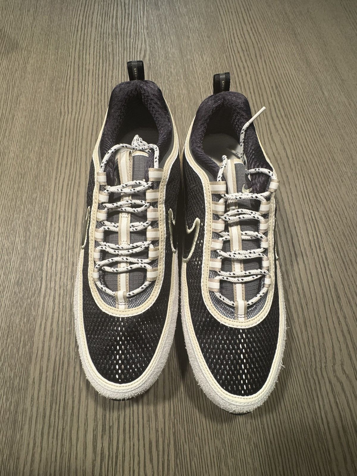 Nike × Undefeated Nike x Undefeated Spiridon Phantom Size US 11.5 / EU 44-45 - 3 Thumbnail