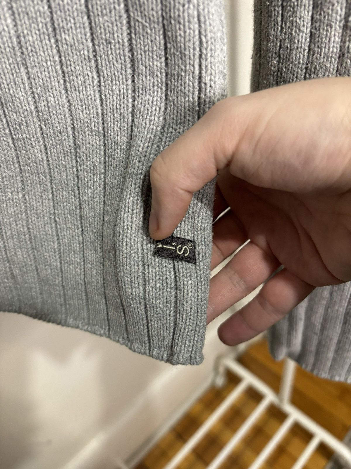 Levi's × Vintage Vintage Y2K Levi's Grey Ribbed Sweater Size S / US 4 / IT 40 - 5 Thumbnail