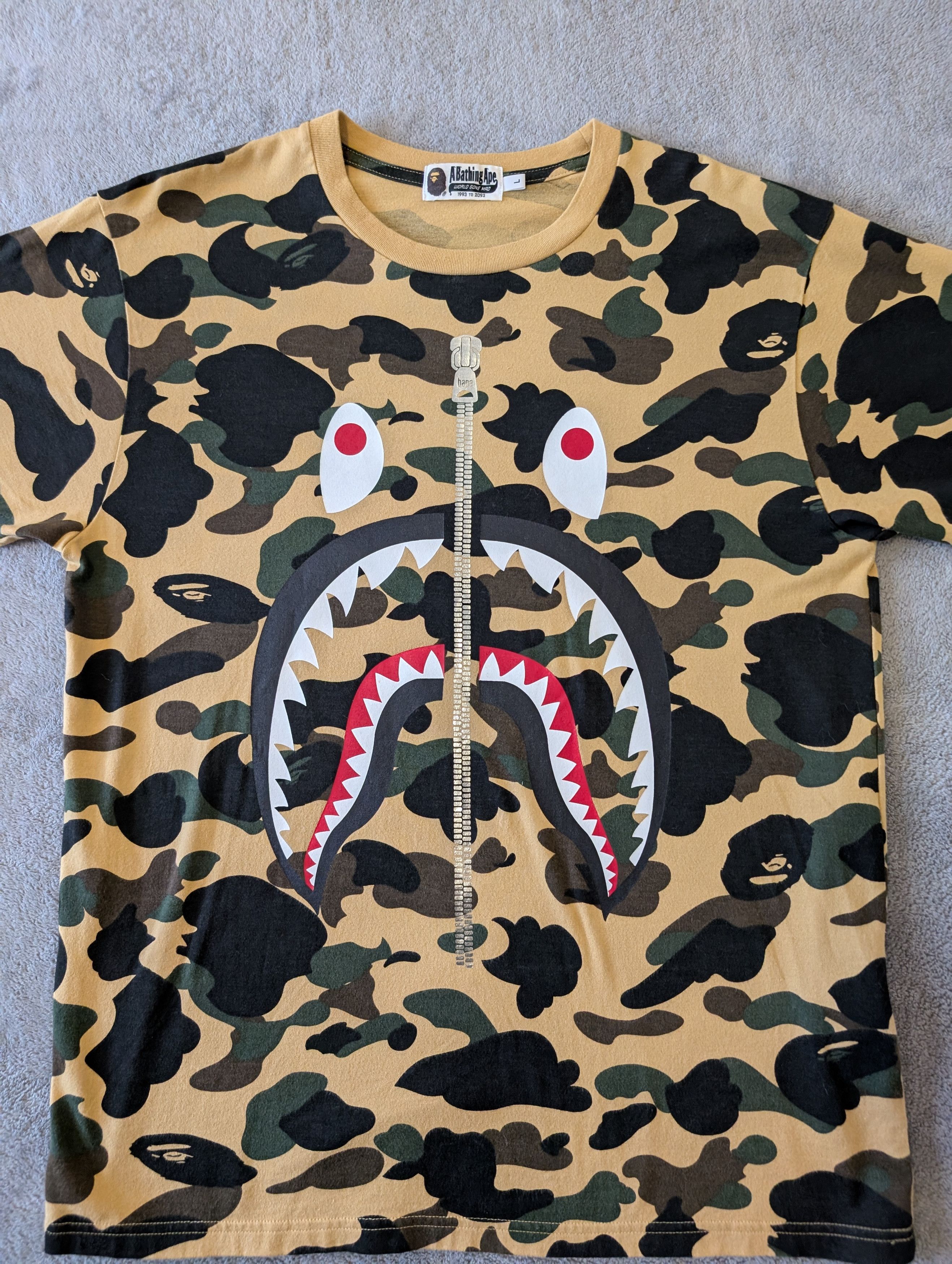 Bape BAPE YELLOW CAMO SHARK FRONT T-SHIRT SIZE LARGE Size US L / EU 52-54 / 3 - 1 Thumbnail