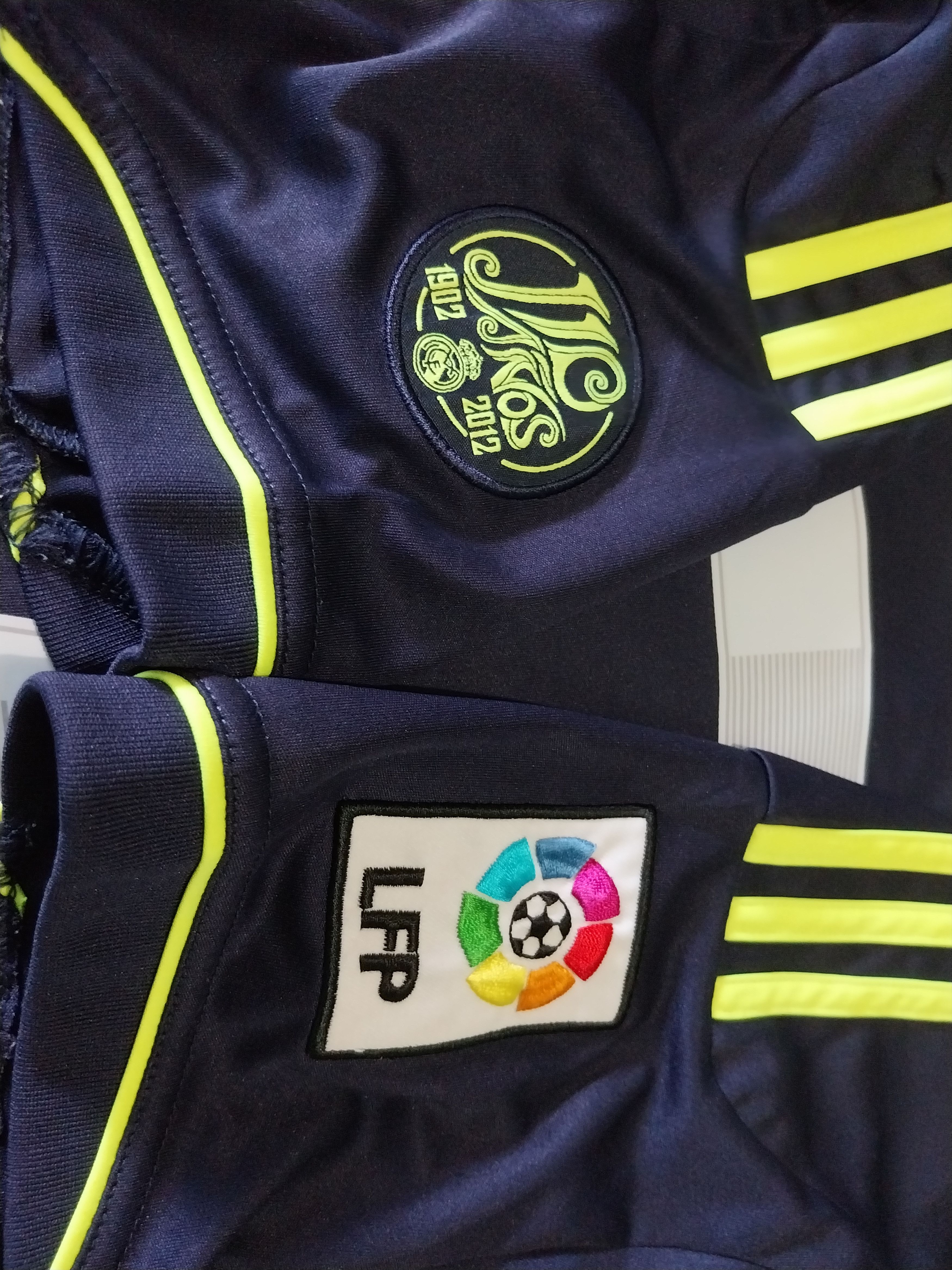 Adidas Real madrid away 2012/2013 cristiano ronaldo jersey football Size US M / EU 48-50 / 2 - 9 Thumbnail