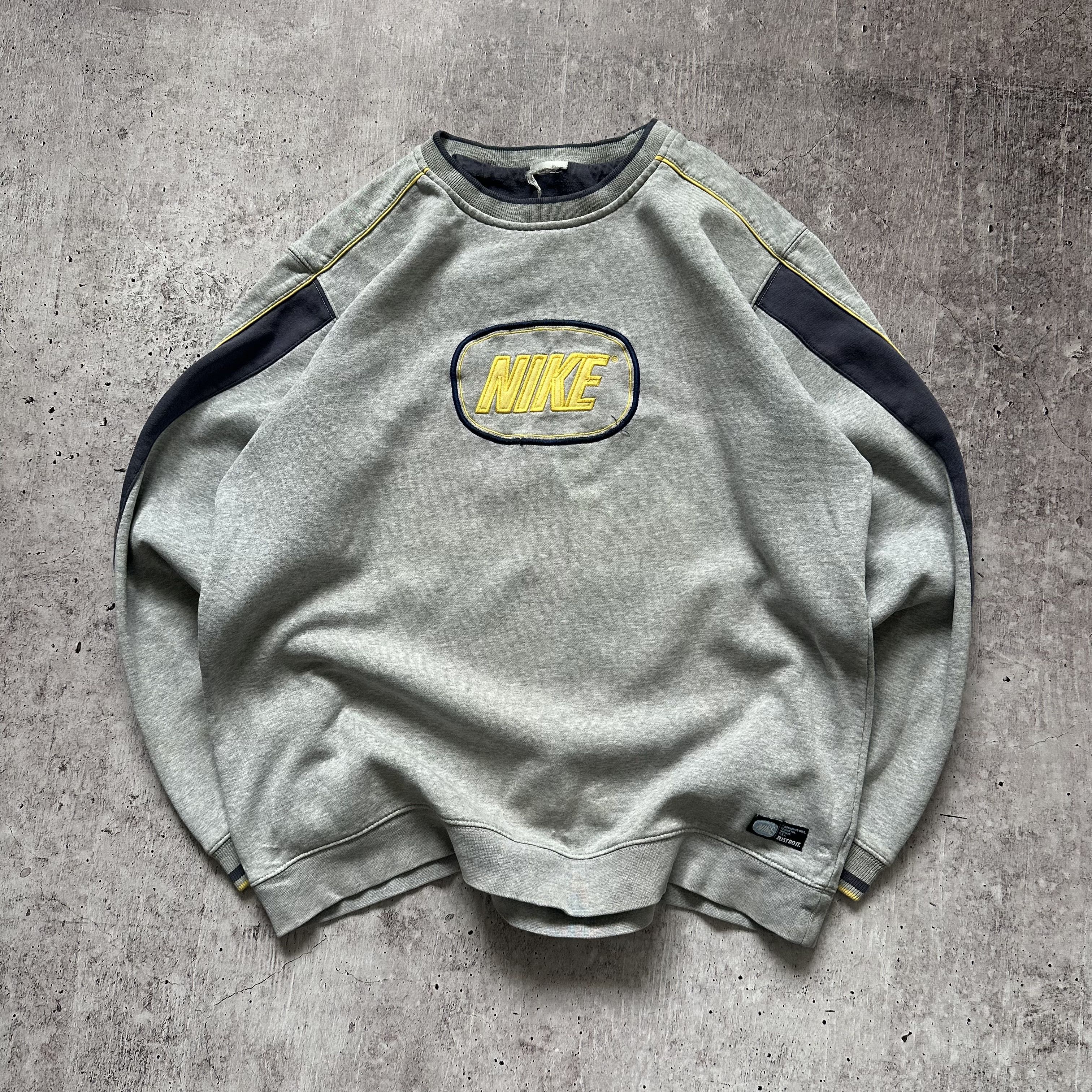Nike × Vintage Nike y2k Vintage Big Logo Boxy Baggy Sweatshirt Size US M / EU 48-50 / 2 - 1 Thumbnail