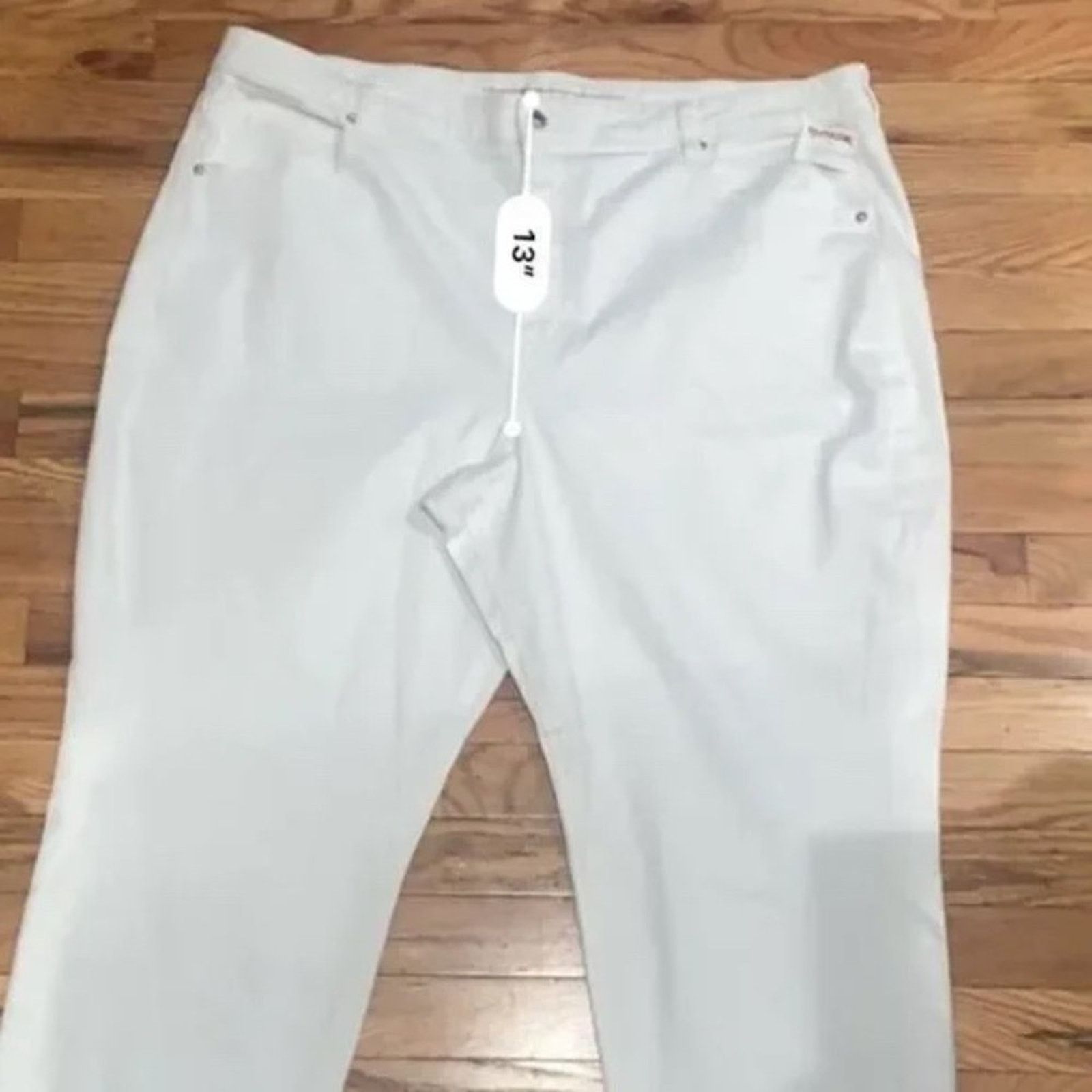 American Eagle Outfitters AMERICAN EAGLE White High Waist Mom Jeans Sz 24W Size 42" / US 20 - 4 Thumbnail