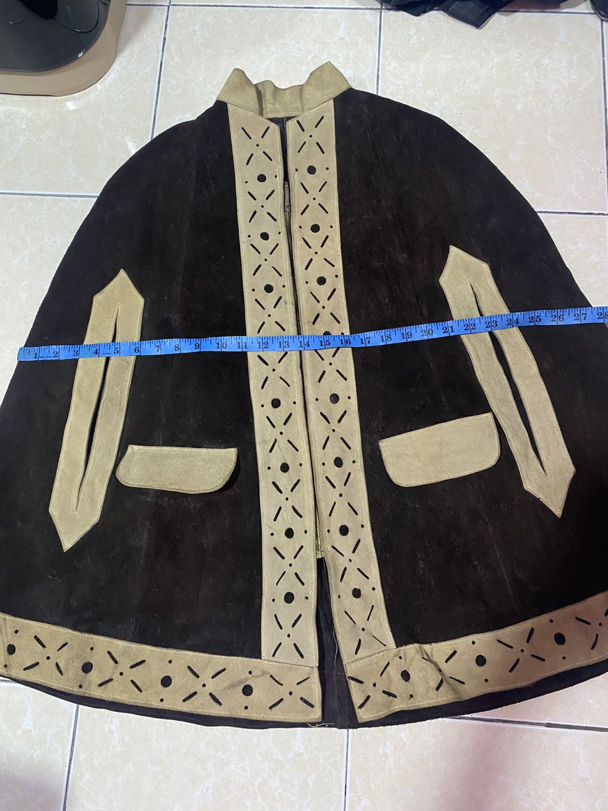 Cowboy Equipment Vintage 1960s Suede Leather Cape Poncho Hippie Boho Size US L / EU 52-54 / 3 - 5 Thumbnail