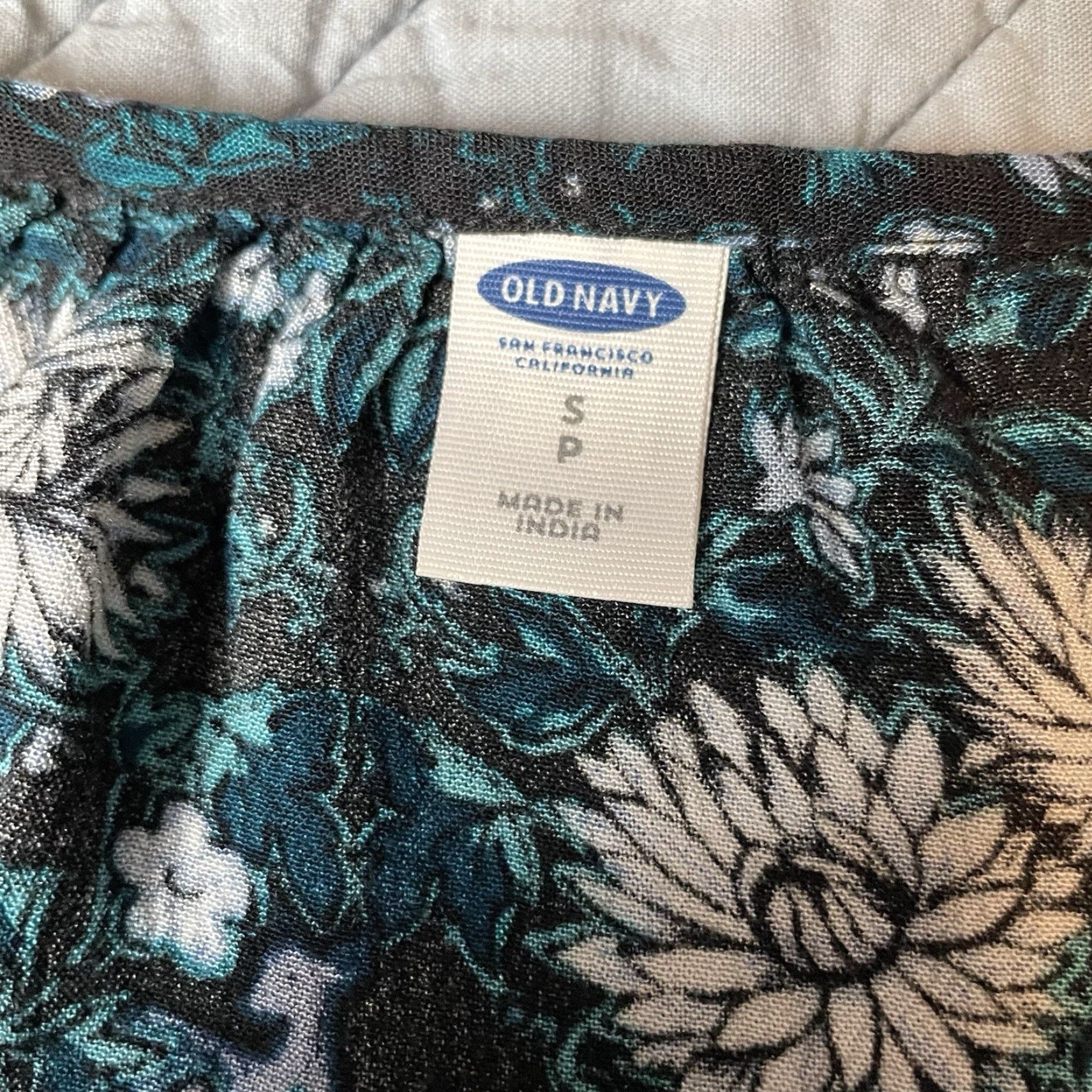 Old Navy Old Navy Blouse Shirt Womens S Dark Teal Floral Peasant Boho Puff Sleeve V-Neck Size S / US 4 / IT 40 - 4 Thumbnail