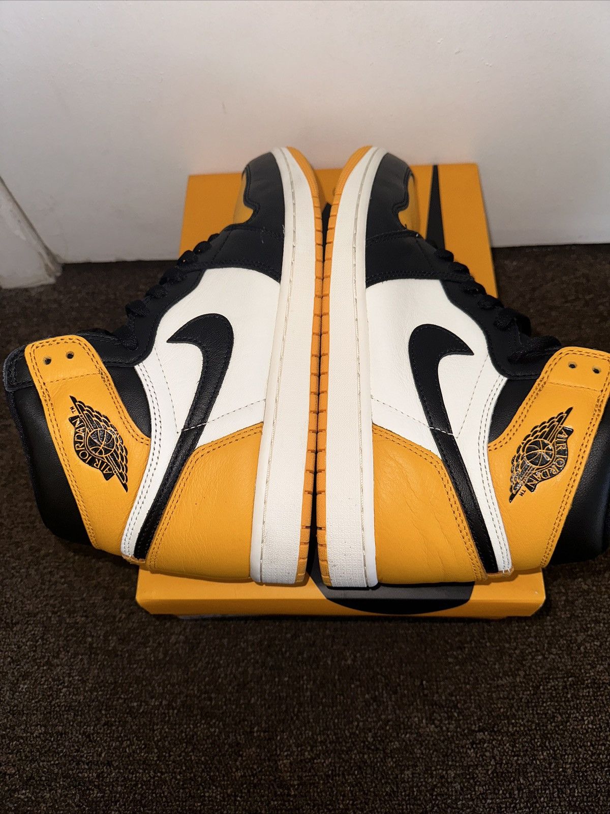 Jordan Brand × Nike Size 10.5 Air Jordan 1 Yellow toe Size US 10.5 / EU 43-44 - 3 Thumbnail