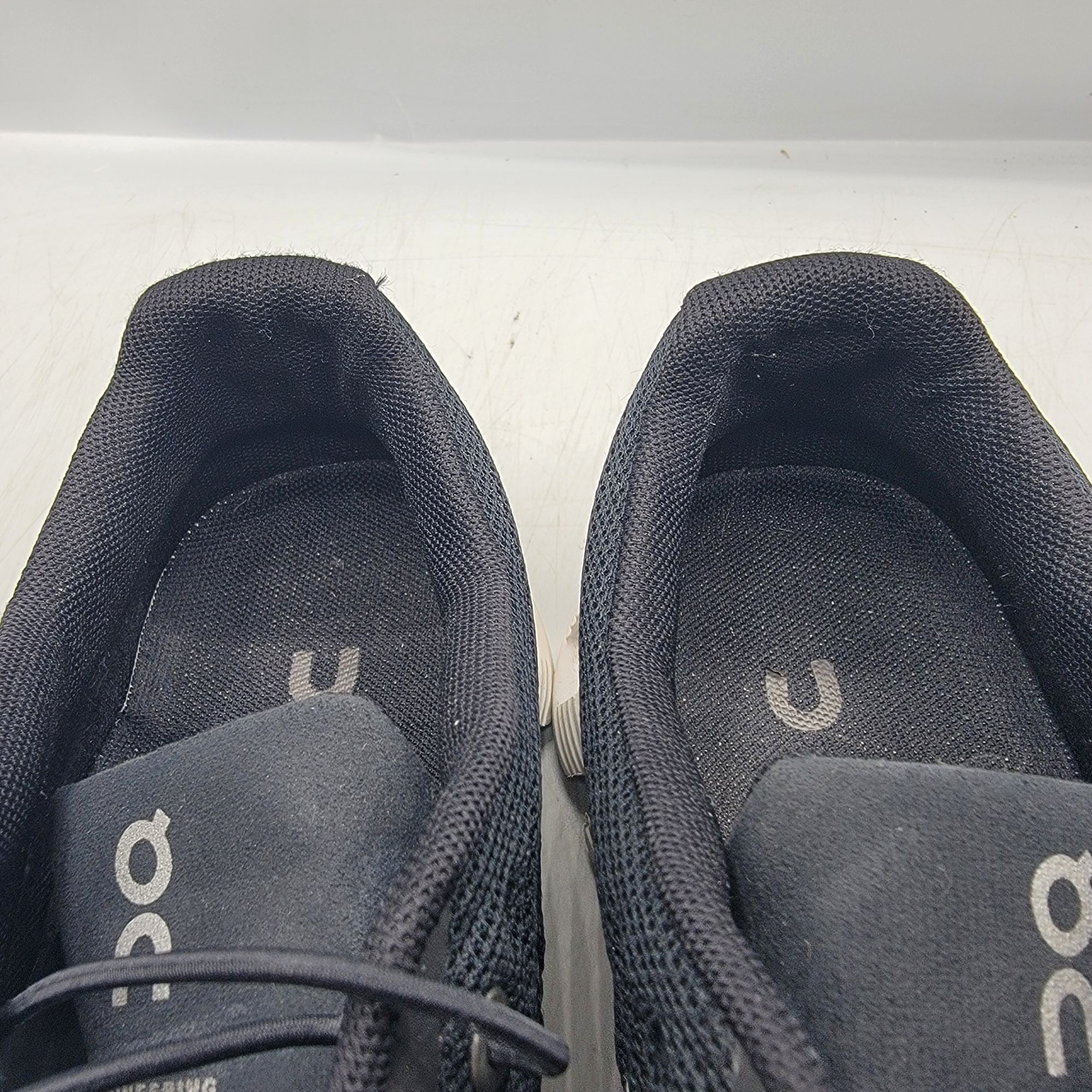 On On Cloud 5 Womens 8.5 Black White Athletic Sneaker Shoes Out Size US 8.5 / IT 38.5 - 9 Thumbnail