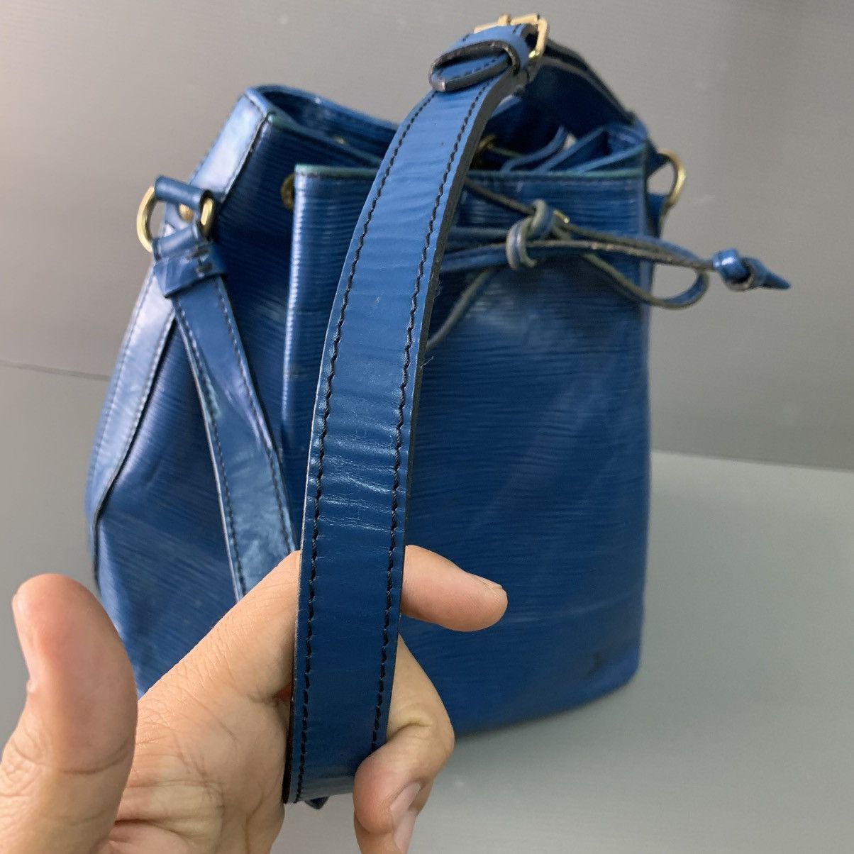 Louis Vuitton Louis Vuitton Epi Leather Petit Noe Bucket Bag Size ONE SIZE - 11 Thumbnail