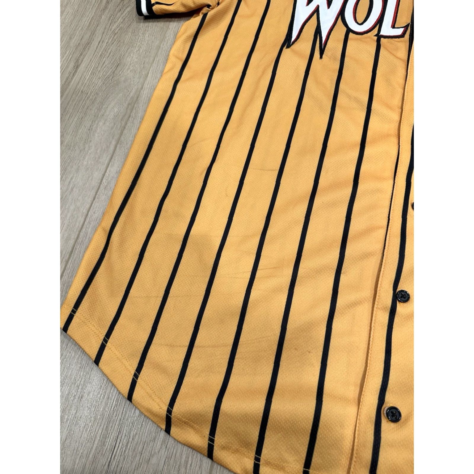 Vintage VINTAGE Marvel Wolverine 74 Howlett Button Up Gold Black Stripe Baseball Jersey Men XL Shirt Mens Gold Stripe Size US XL / EU 56 / 4 - 5 Thumbnail
